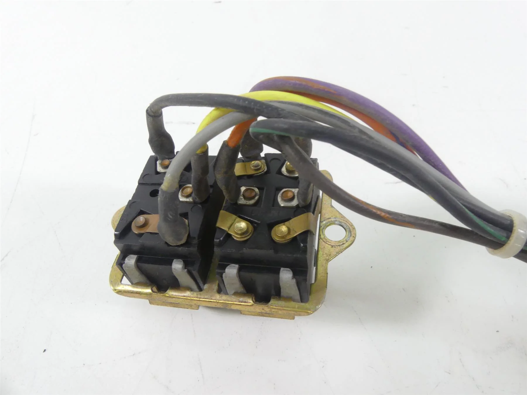 2006 Harley Touring FLHTCUI Electra Glide Auxiliary Switch Cruise Spot 70279-98 - Image 5
