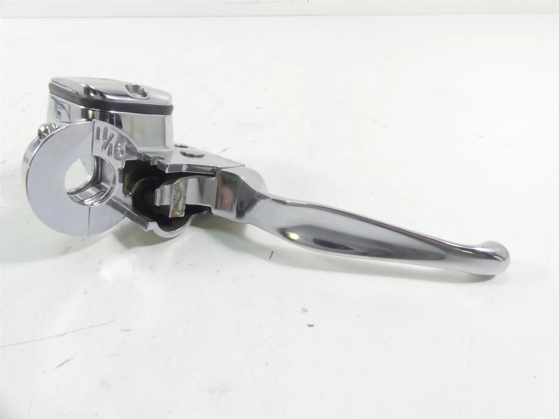 2006 Harley Touring FLHTCUI Electra Glide Chrome 11/16 Master Cylinder 41700738 - Image 3