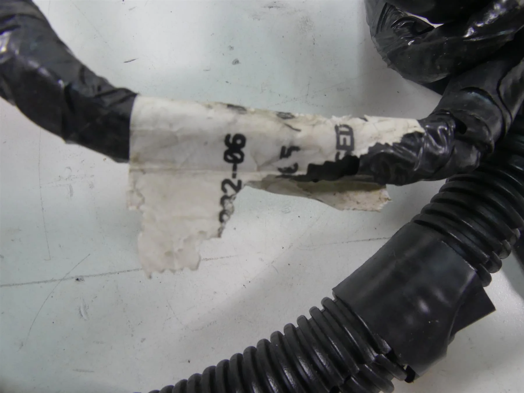 2006 Harley Touring FLHTCUI Electra Glide Front Fairing Wiring Harness 70232-06 - Image 10