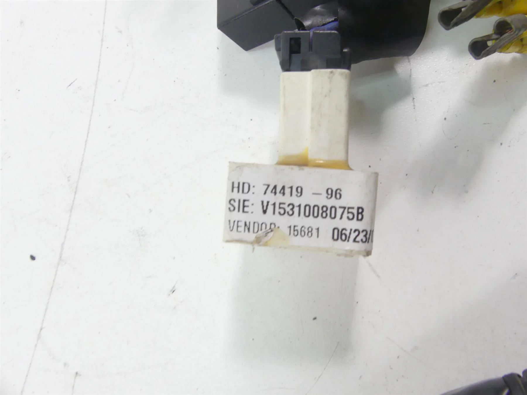 2006 Harley Touring FLHTCUI Electra Glide Front Fairing Wiring Harness 70232-06 - Image 2