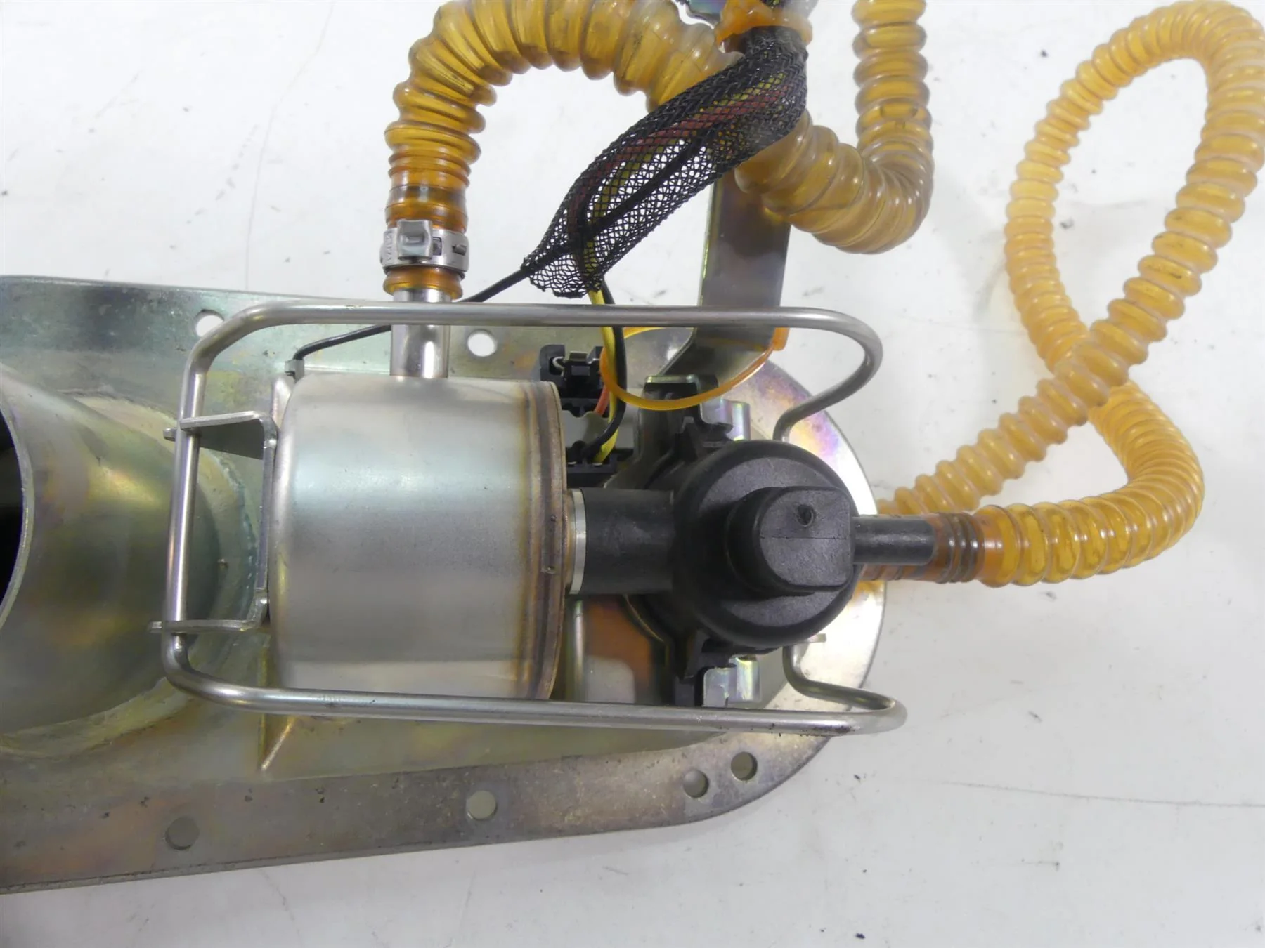 2006 Harley Touring FLHTCUI Electra Glide Fuel Gas Petrol Pump 75126-06 - Image 7