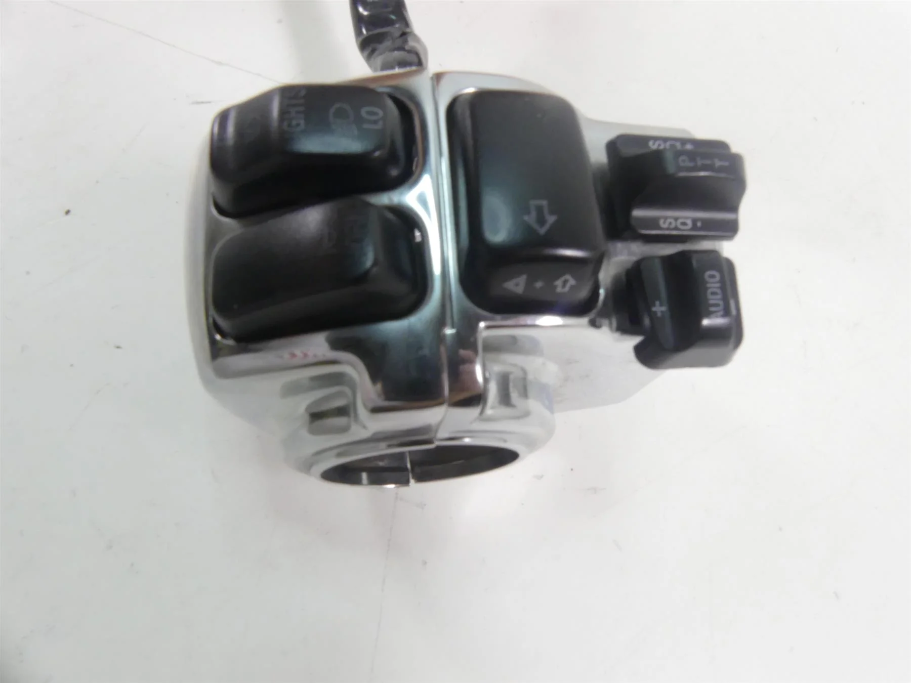 2006 Harley Touring FLHTCUI Electra Glide Left Chrome Control Switch 71682-06A - Image 6