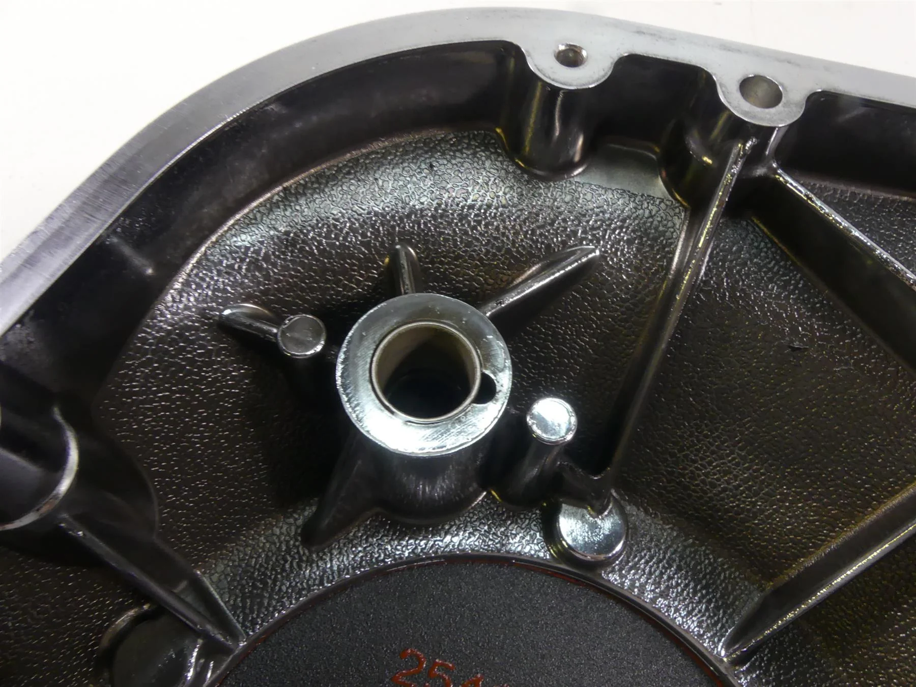 2006 Harley Touring FLHTCUI Electra Glide Outer Primary Clutch Cover 60685-04 - Image 10