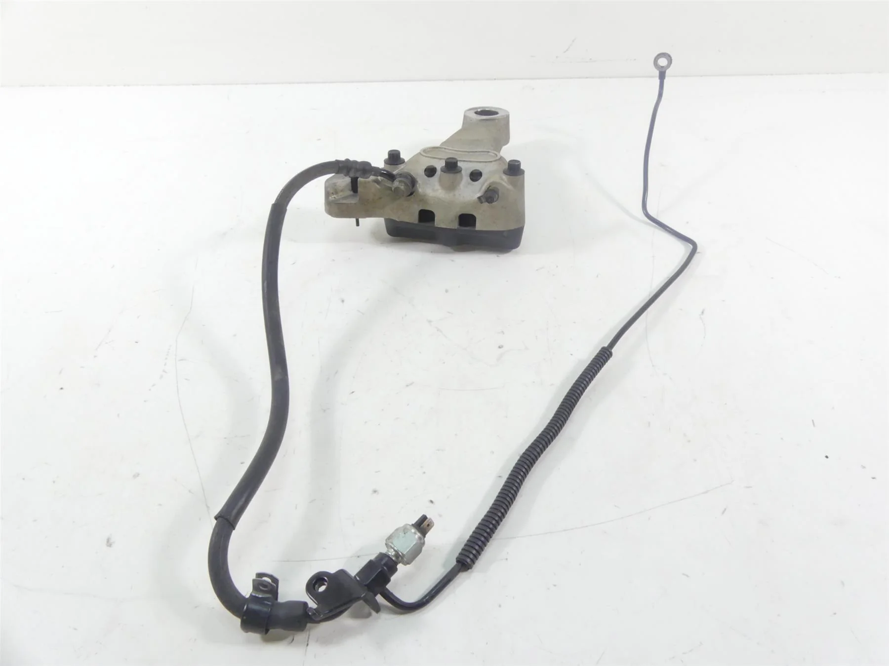 2006 Harley Touring FLHTCUI Electra Glide Rear Caliper & Line 44080-02C - Image 3
