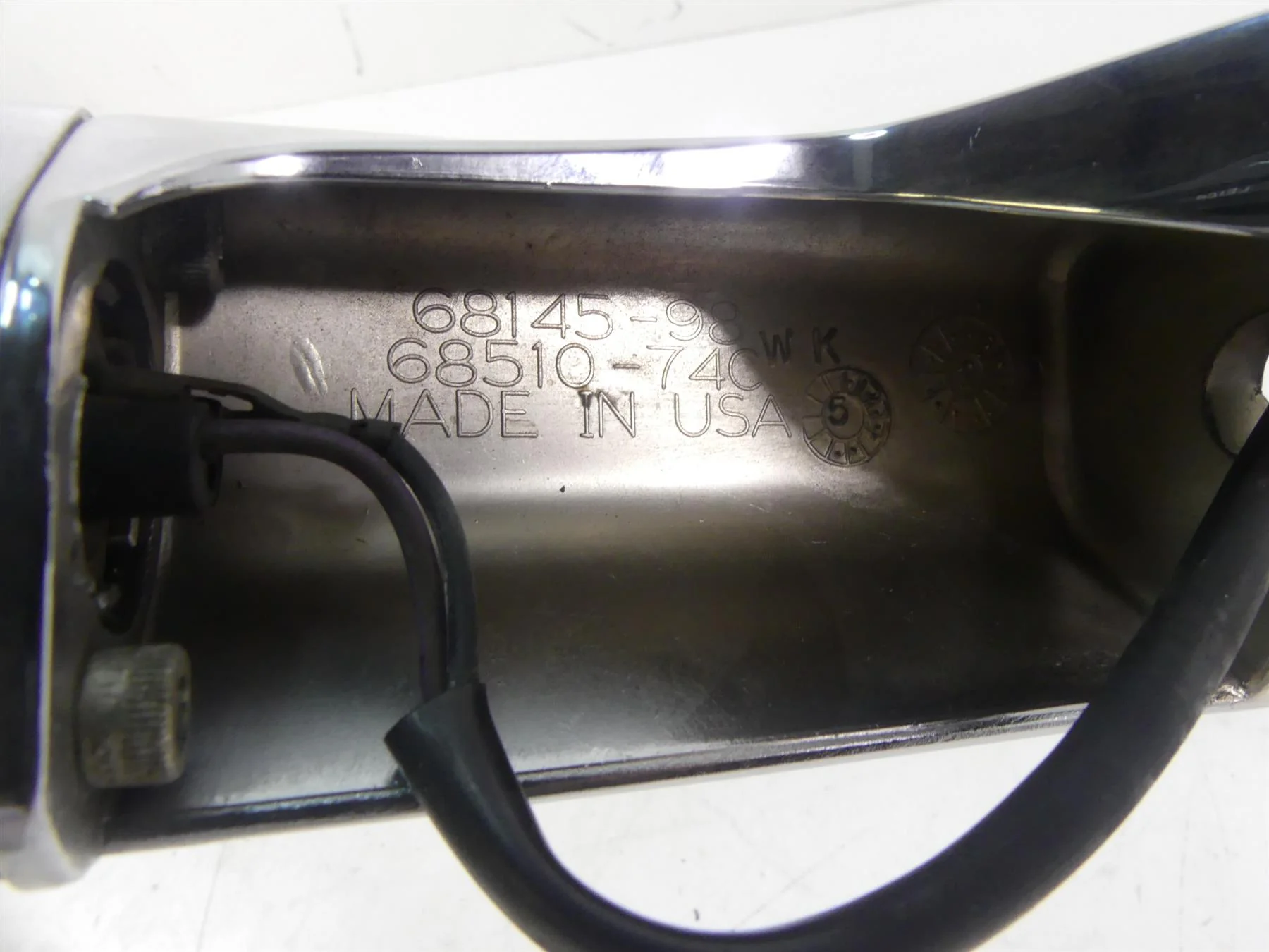 2006 Harley Touring FLHTCUI Electra Glide Rear Chrome Blinker Bar 68145-98 - Image 9