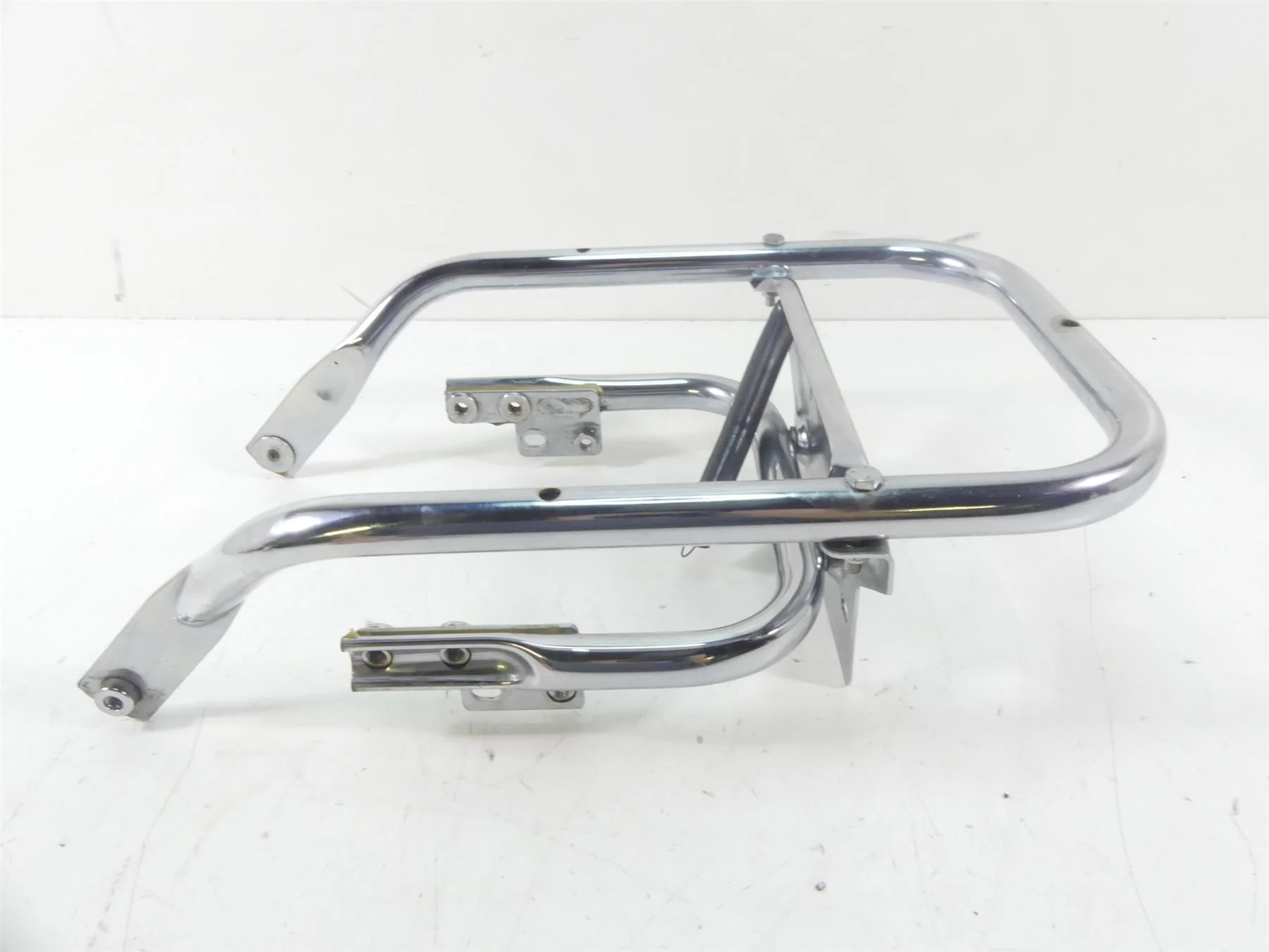 2006 Harley Touring FLHTCUI Electra Glide Rear Chrome Plate Mount Rail 53801-98 - Image 3