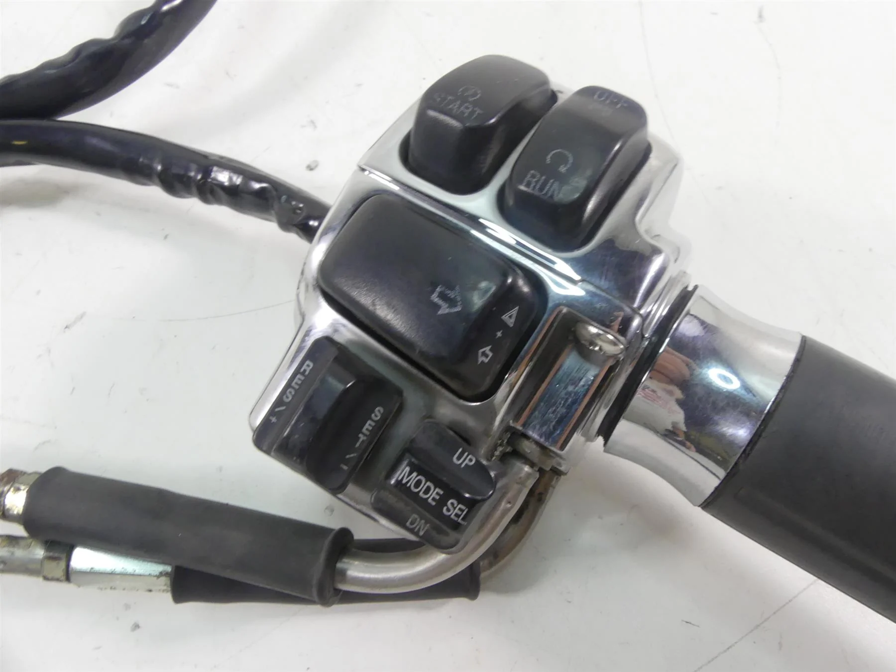 2006 Harley Touring FLHTCUI Electra Glide Right Chrome Control Switch  71684-06A - Image 5