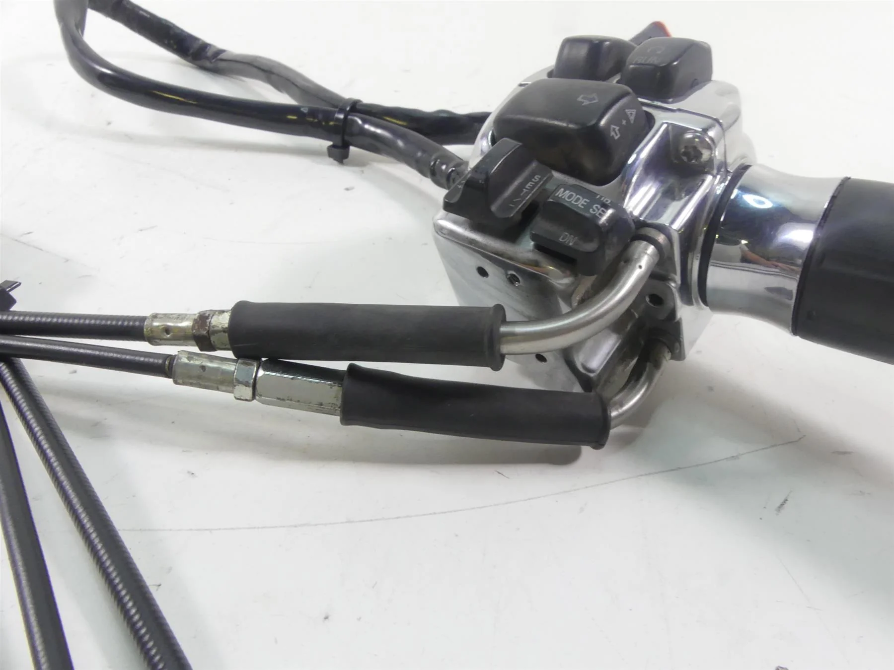 2006 Harley Touring FLHTCUI Electra Glide Right Chrome Control Switch  71684-06A - Image 6