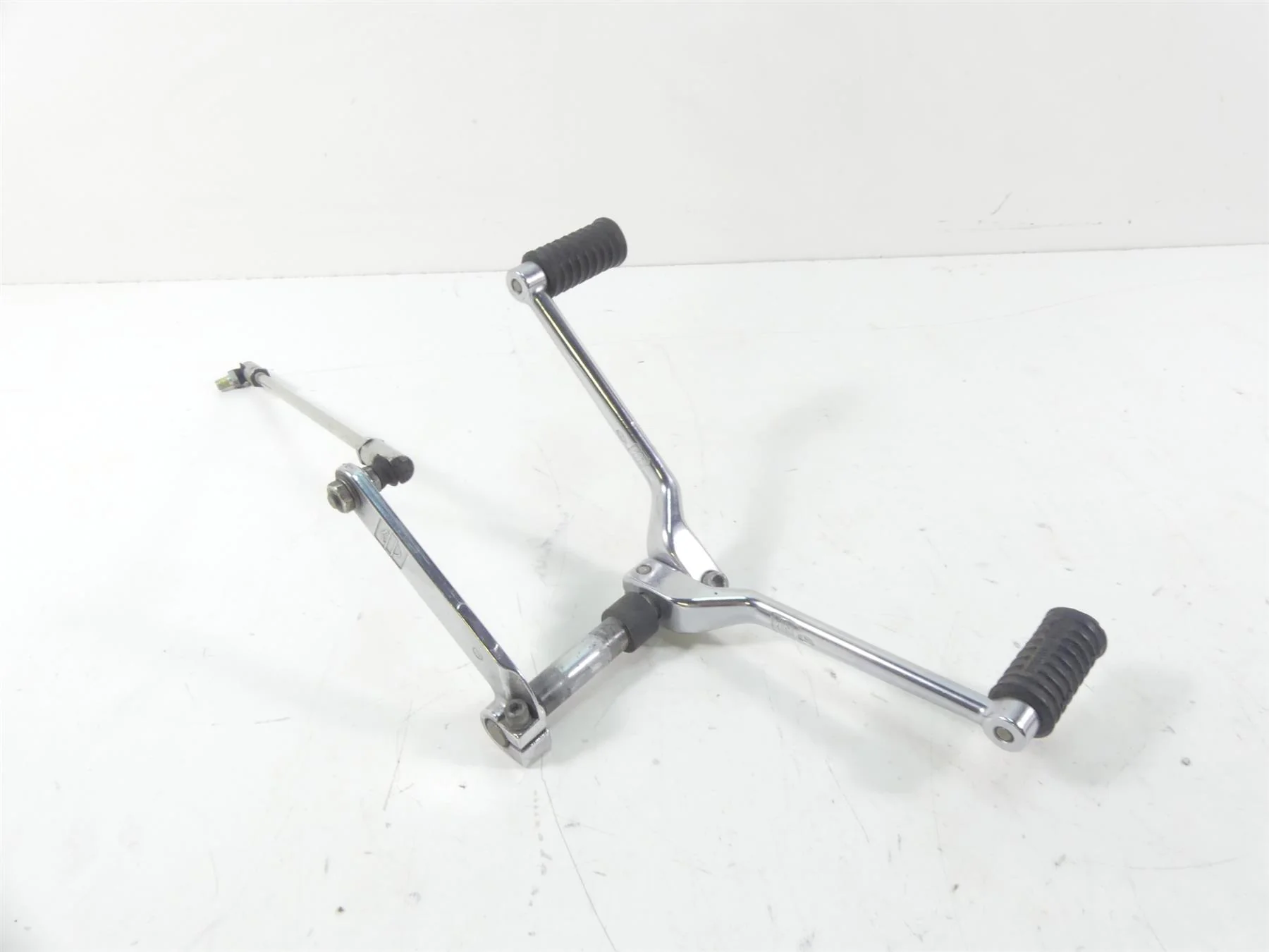 2006 Harley Touring FLHTCUI Electra Glide Shifter Lever & Linkage  33895-82E - Image 2