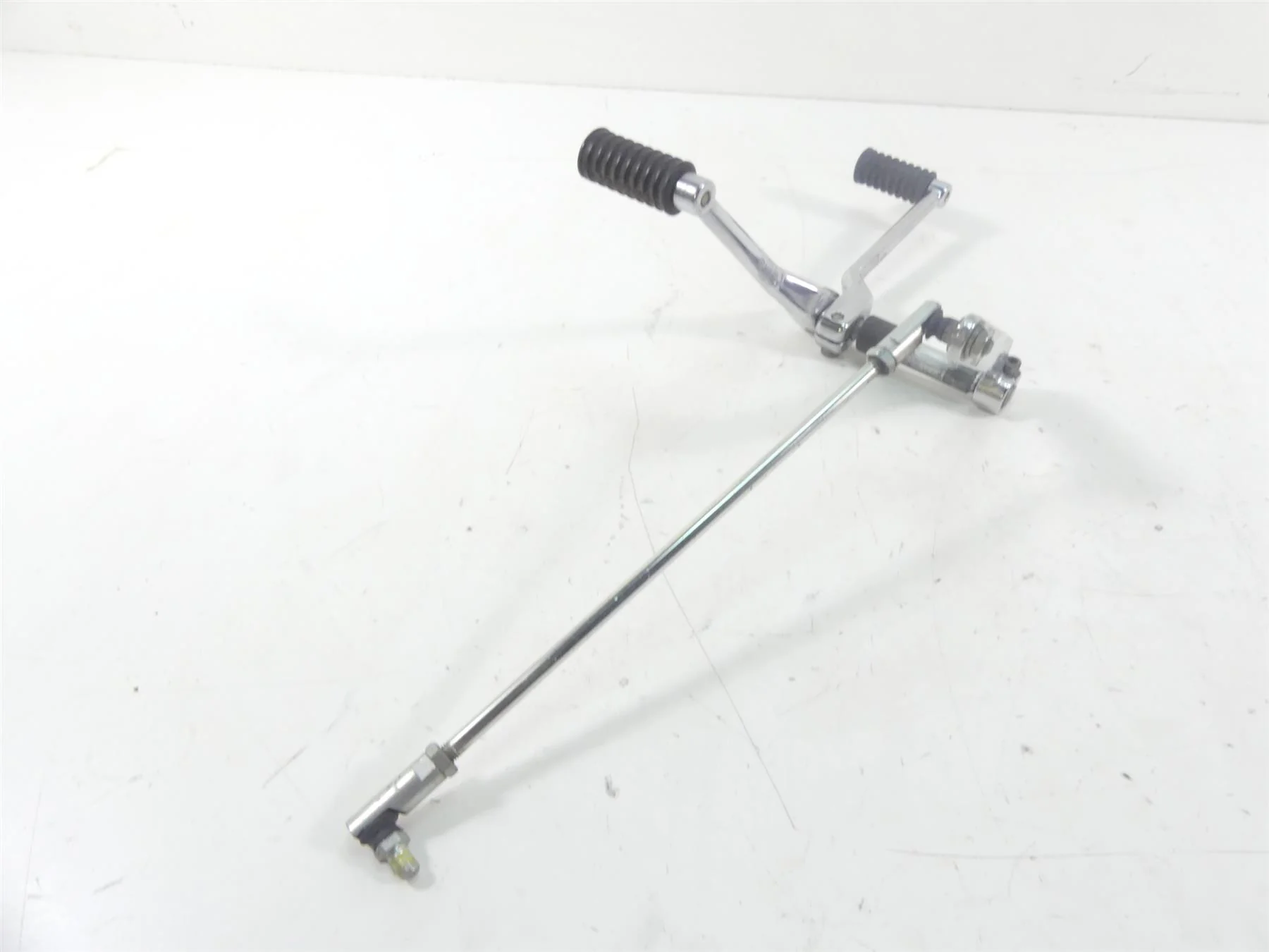 2006 Harley Touring FLHTCUI Electra Glide Shifter Lever & Linkage  33895-82E - Image 3