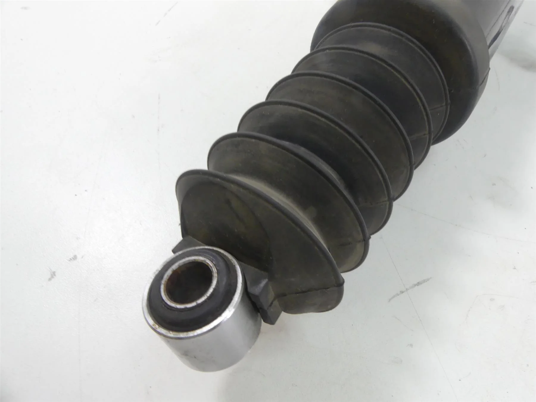 2006 Harley Touring FLHTCUI Electra Glide Showa Rear Shock Set 13" 54565-97C - Image 2