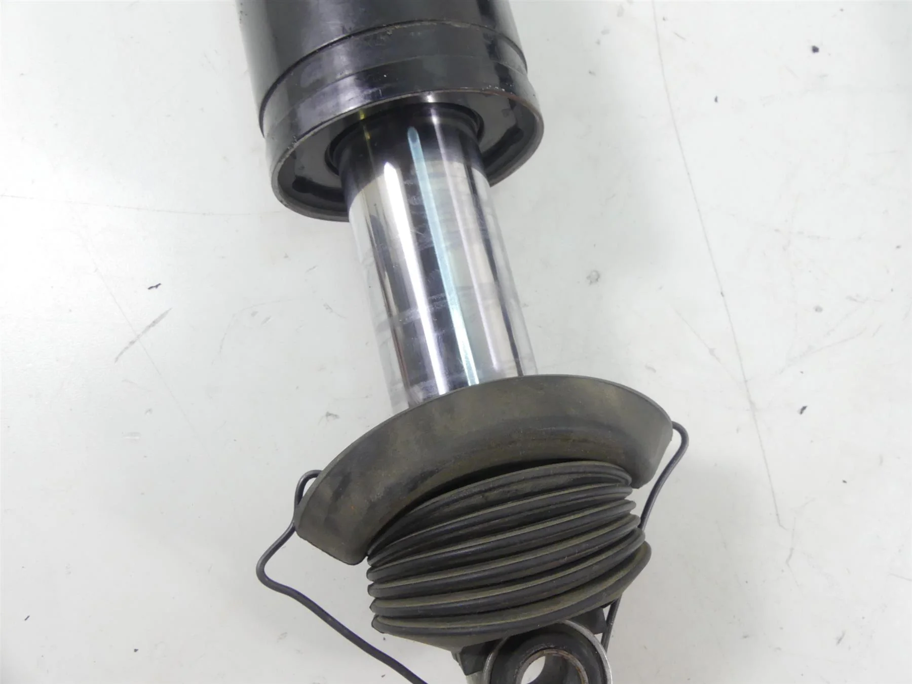 2006 Harley Touring FLHTCUI Electra Glide Showa Rear Shock Set 13" 54565-97C - Image 7