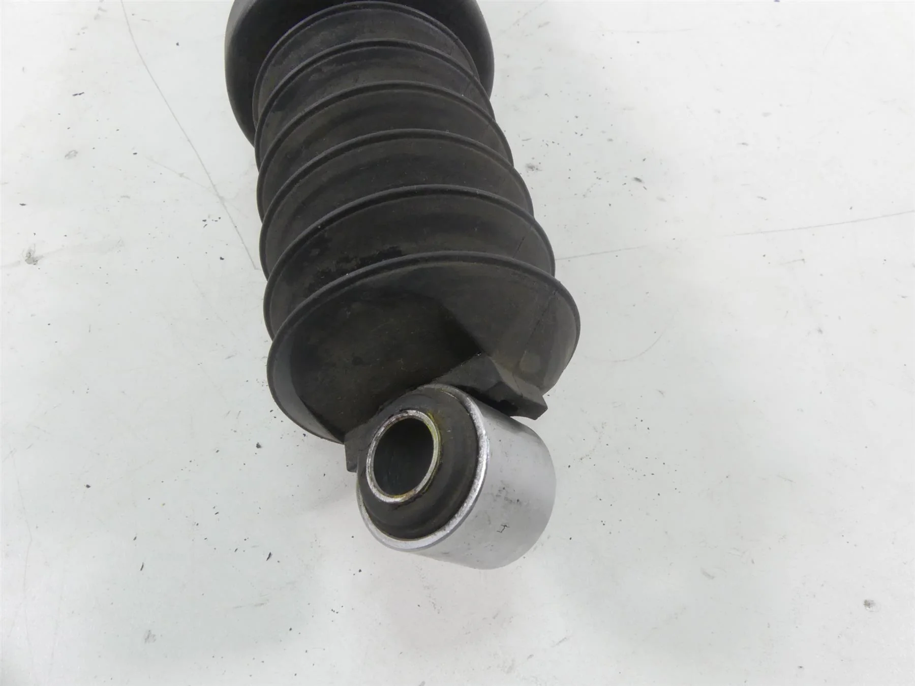 2006 Harley Touring FLHTCUI Electra Glide Showa Rear Shock Set 13" 54565-97C - Image 9