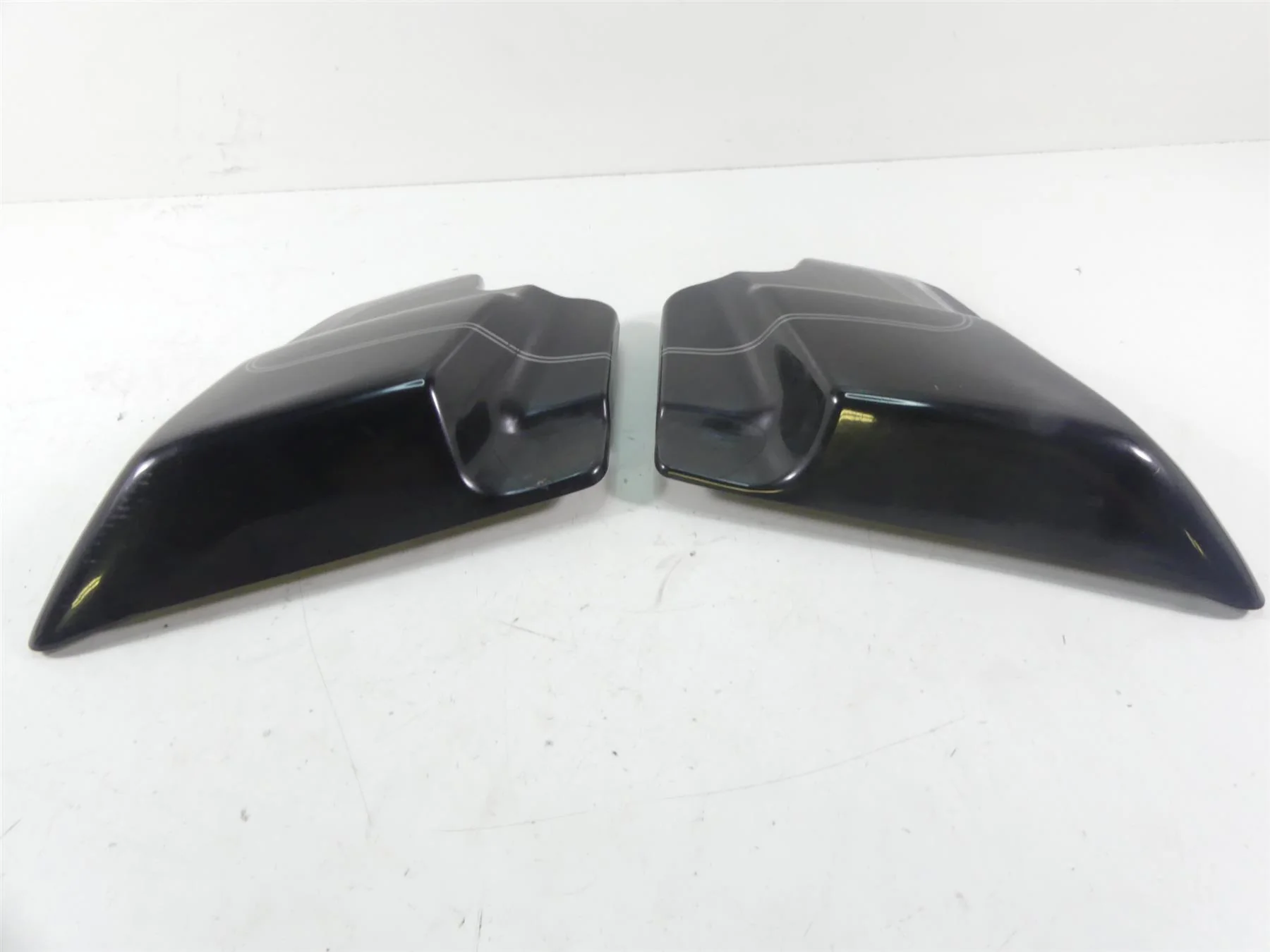 2006 Harley Touring FLHTCUI Electra Glide Side Covers Vivid Black 66250-97 - Image 3