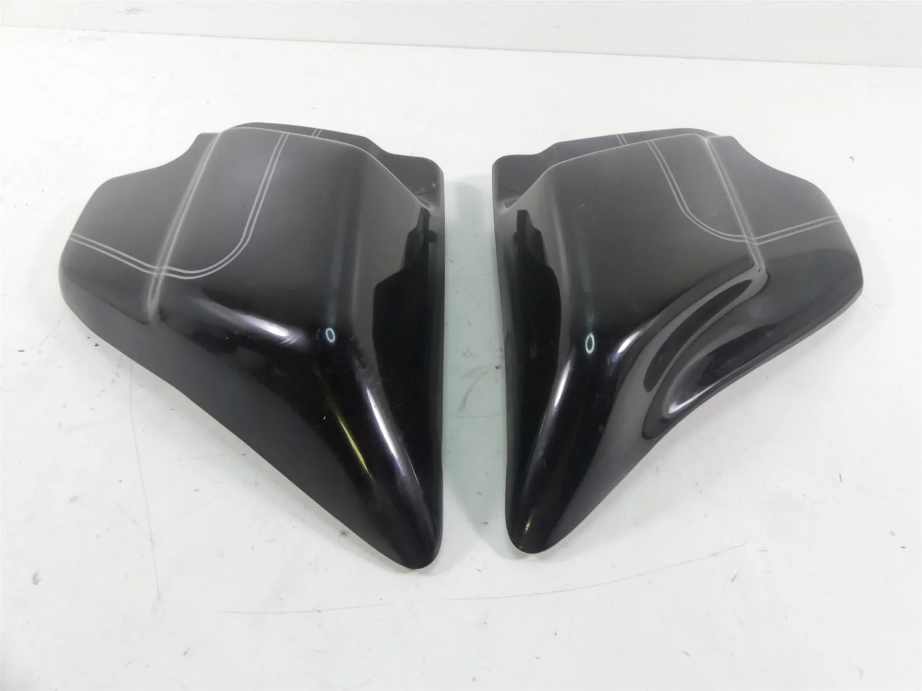 2006 Harley Touring FLHTCUI Electra Glide Side Covers Vivid Black 66250-97 - Image 4