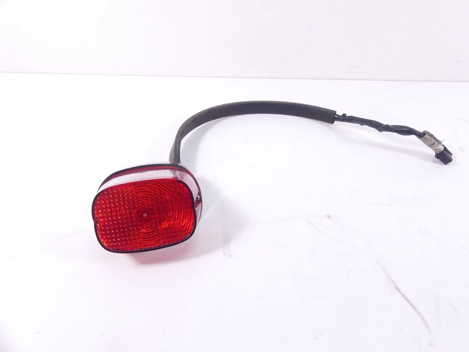 2006 Harley Touring FLHTCUI Electra Glide Taillight With Complete Wiring 68140-0 - Image 2