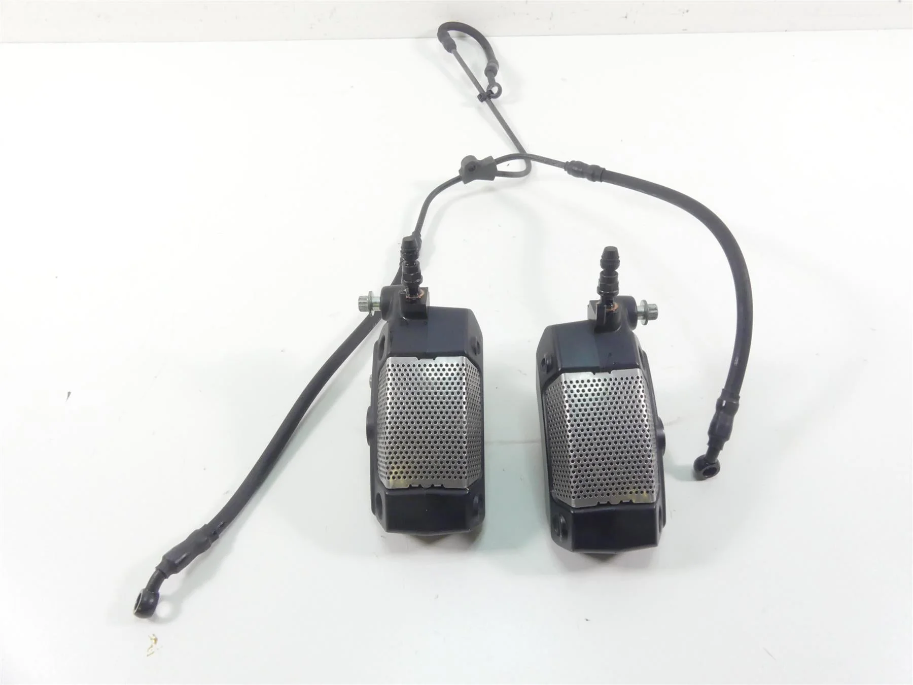 2006 Harley VRSCD Night Rod Front Brake Caliper & Line Set 44731-06A 44732-06A - Image 2