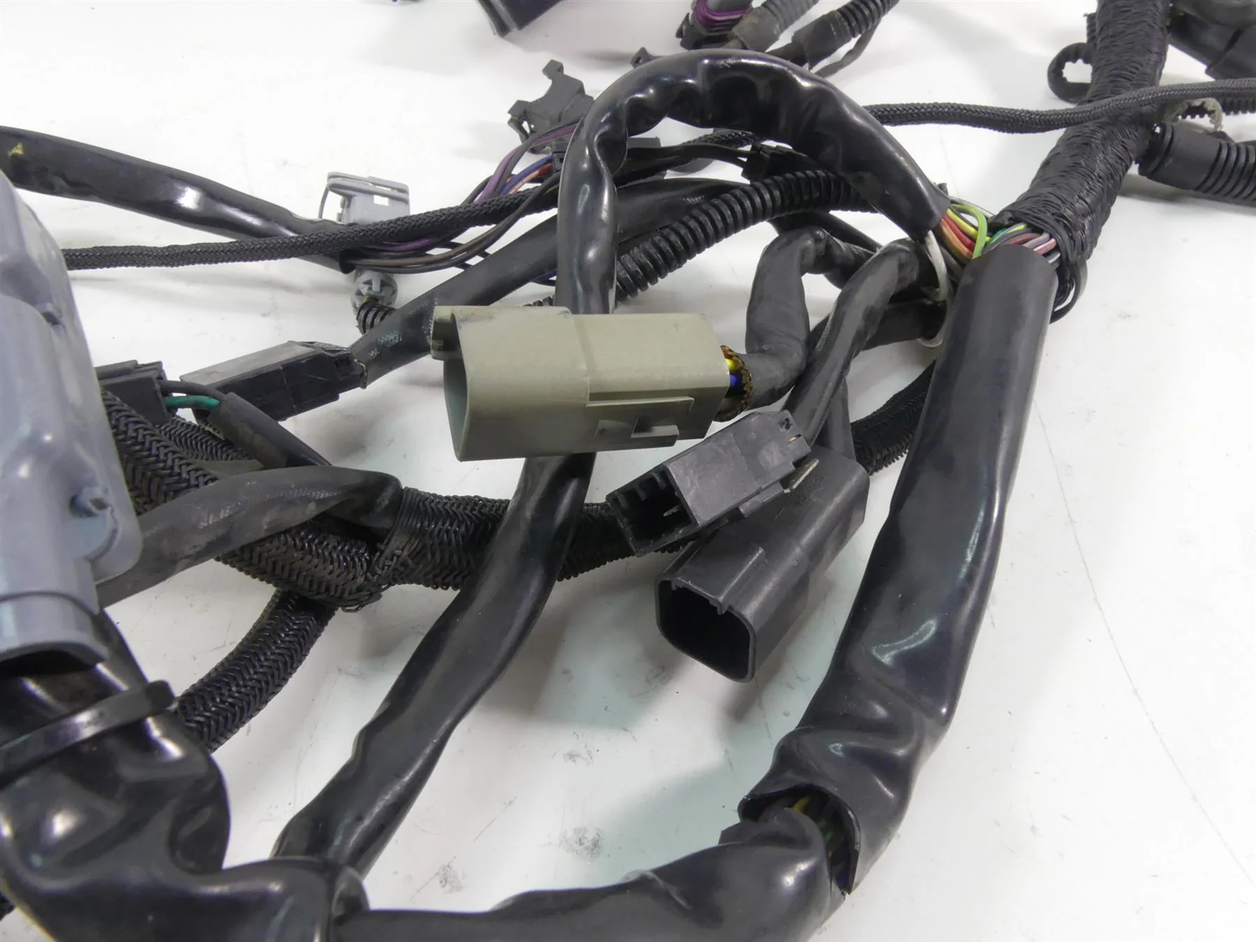 2006 Harley VRSCD Night V Rod Main & Engine Wiring Harness - No Cuts 70125-06 - Image 6