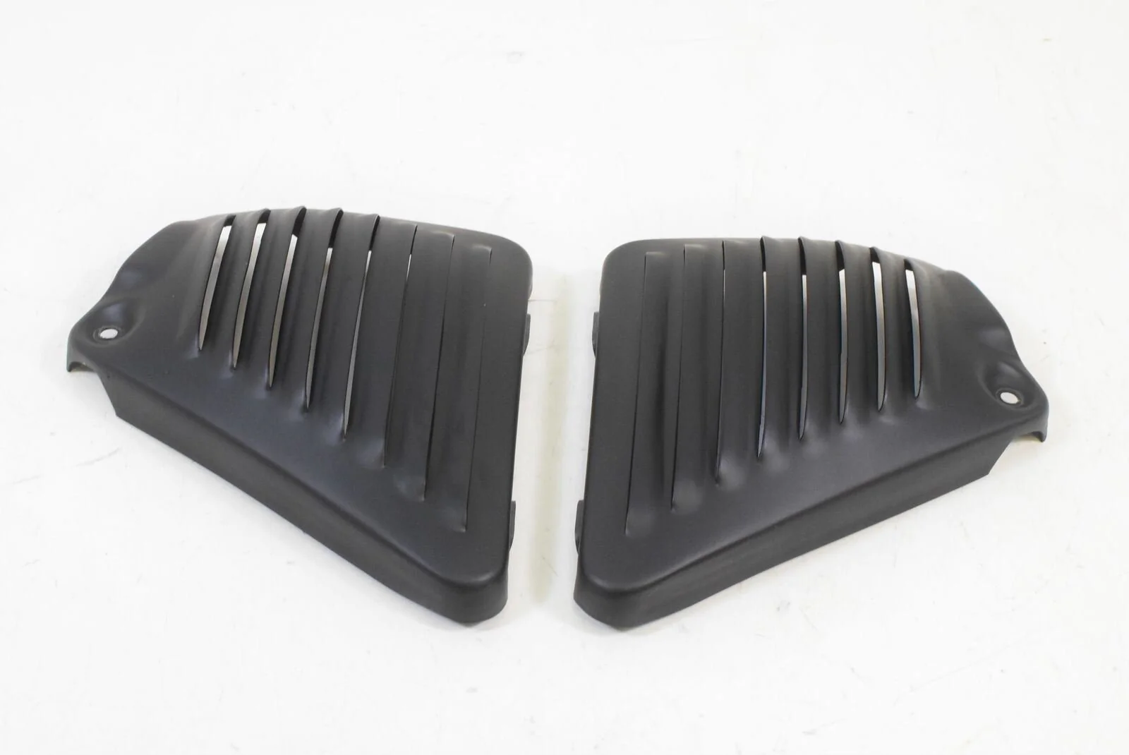 2006 Harley VRSCD Night V-Rod Neck Cover Fairing Set 66155-03BEO 66156-03BEO - Image 3