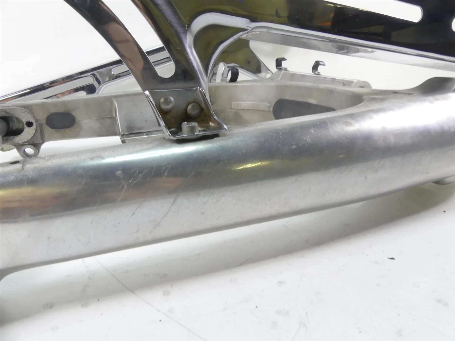 2006 Harley VRSCD Night V Rod Rear Swingarm Swing Arm & Axle Set 48372-05A - Image 4