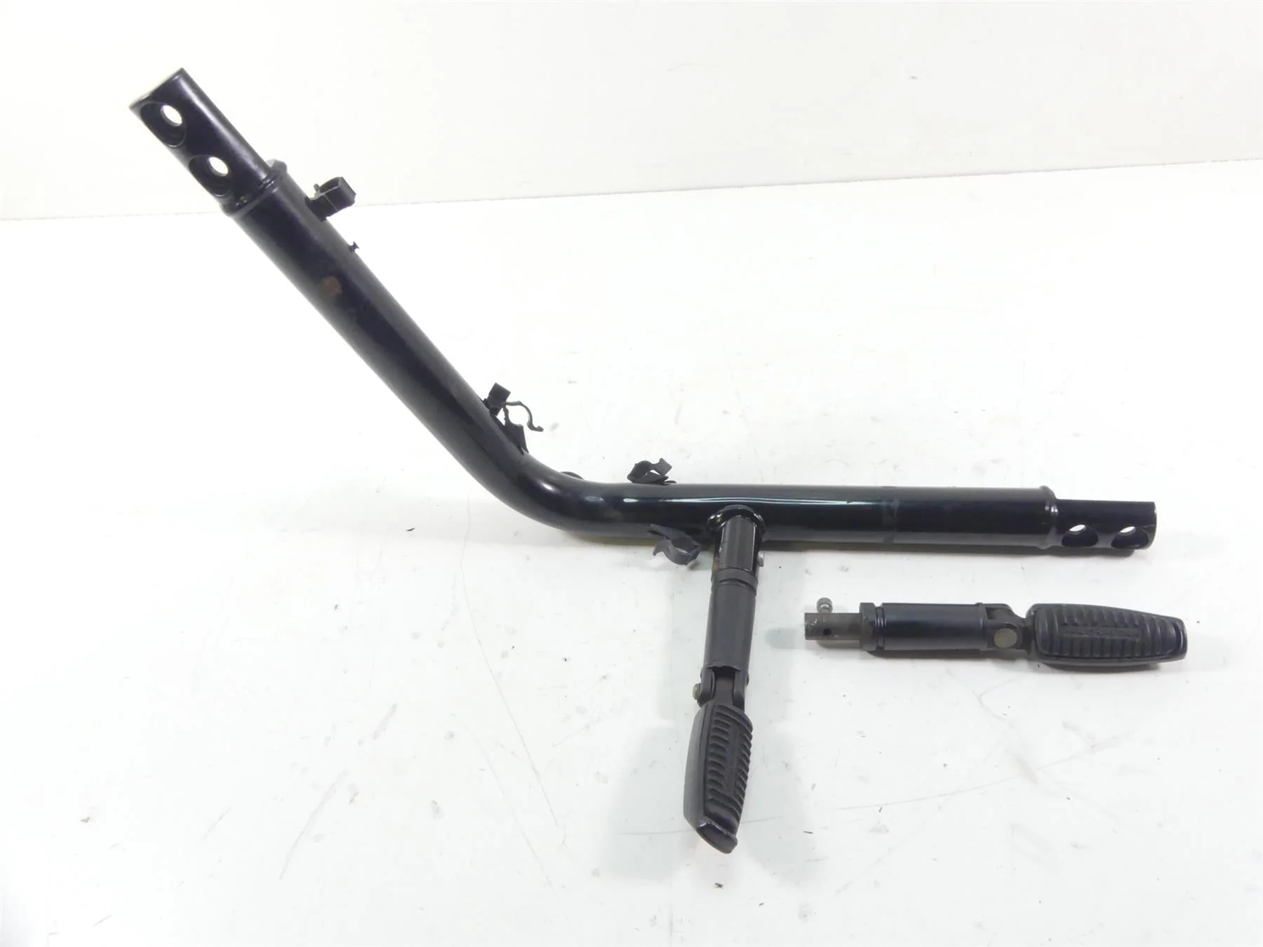 2006 Harley VRSCD Night V Rod Right Front Frame Downtube + Pegs 48067-06BK