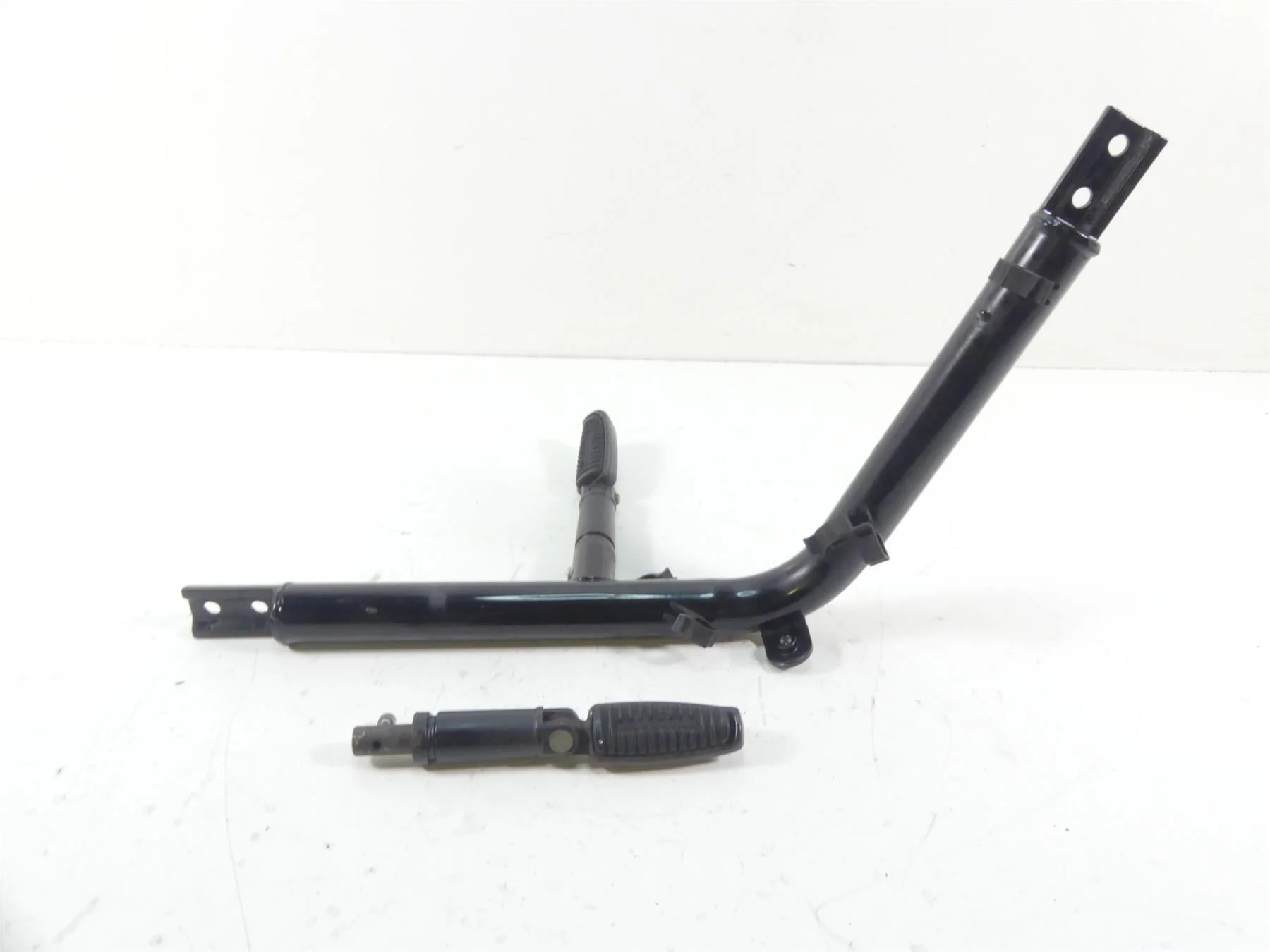 2006 Harley VRSCD Night V Rod Right Front Frame Downtube + Pegs 48067-06BK - Image 2