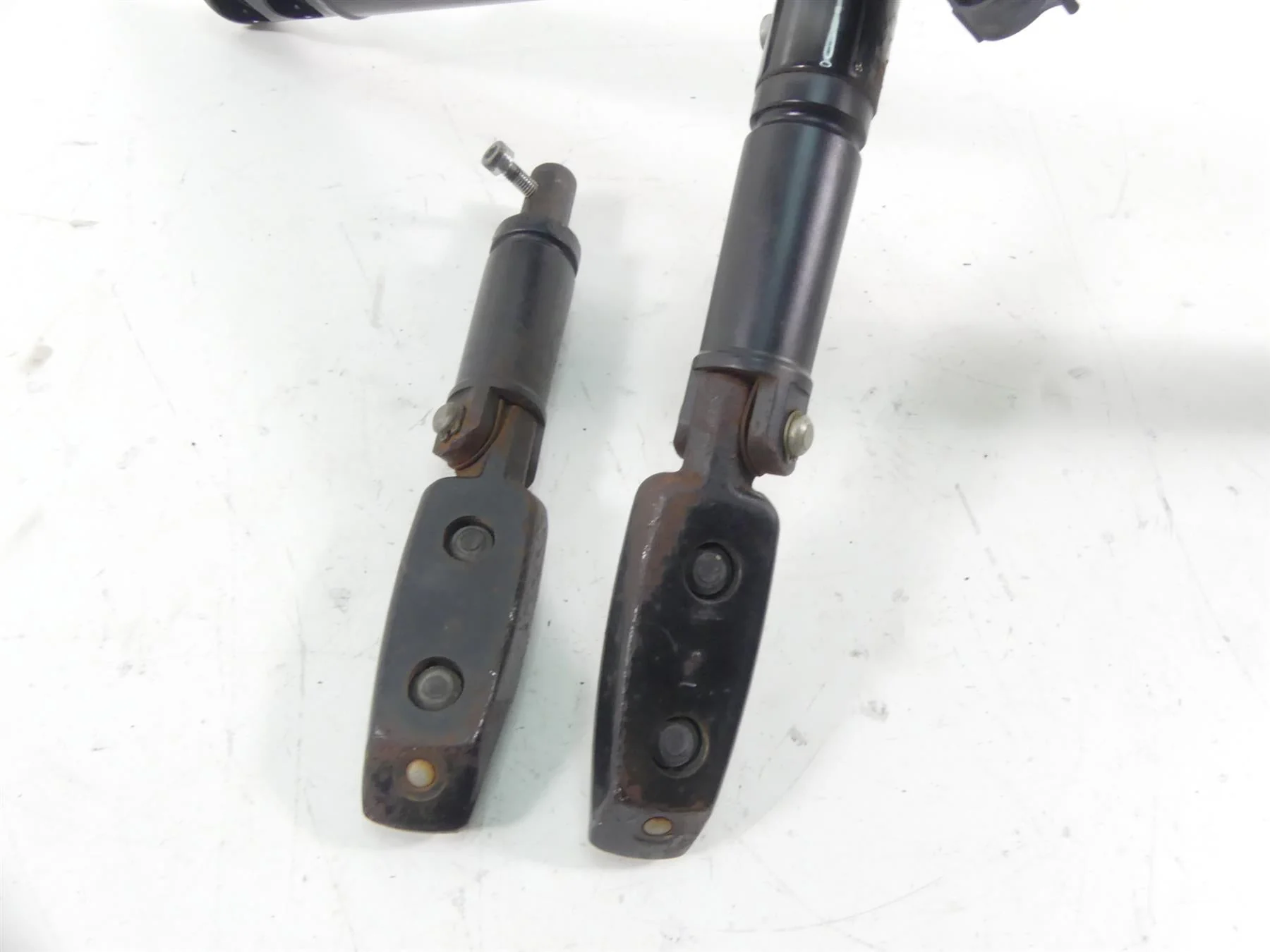 2006 Harley VRSCD Night V Rod Right Front Frame Downtube + Pegs 48067-06BK - Image 9