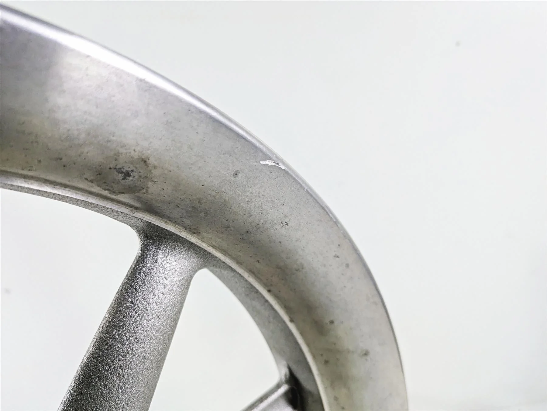 2006 Harley VRSCR Street V-Rod 10 Spoke Front Wheel Rim 19x3 43366-05 - Image 7