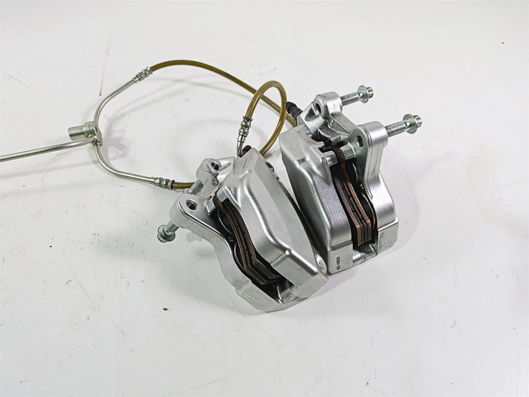 2006 Harley VRSCR Street V-Rod Front Brake Caliper Set Silver 44505-06A 44506-06 - Image 5