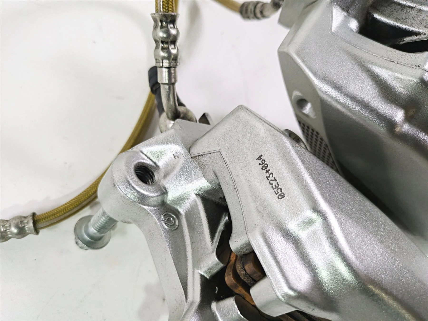 2006 Harley VRSCR Street V-Rod Front Brake Caliper Set Silver 44505-06A 44506-06 - Image 9