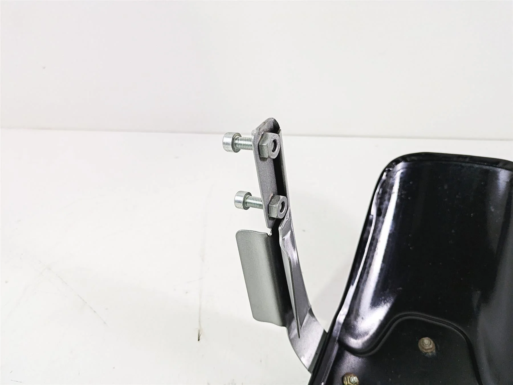 2006 Harley VRSCR Street V-Rod Front Fender & Bracket 59639-07BEO - Image 12
