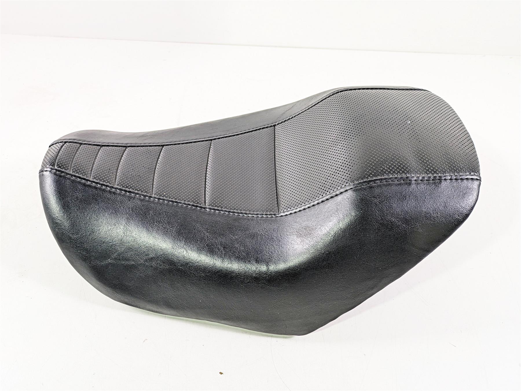 2006 Harley VRSCR Street V-Rod Front Rider Seat Saddle 52415-06 - Image 3