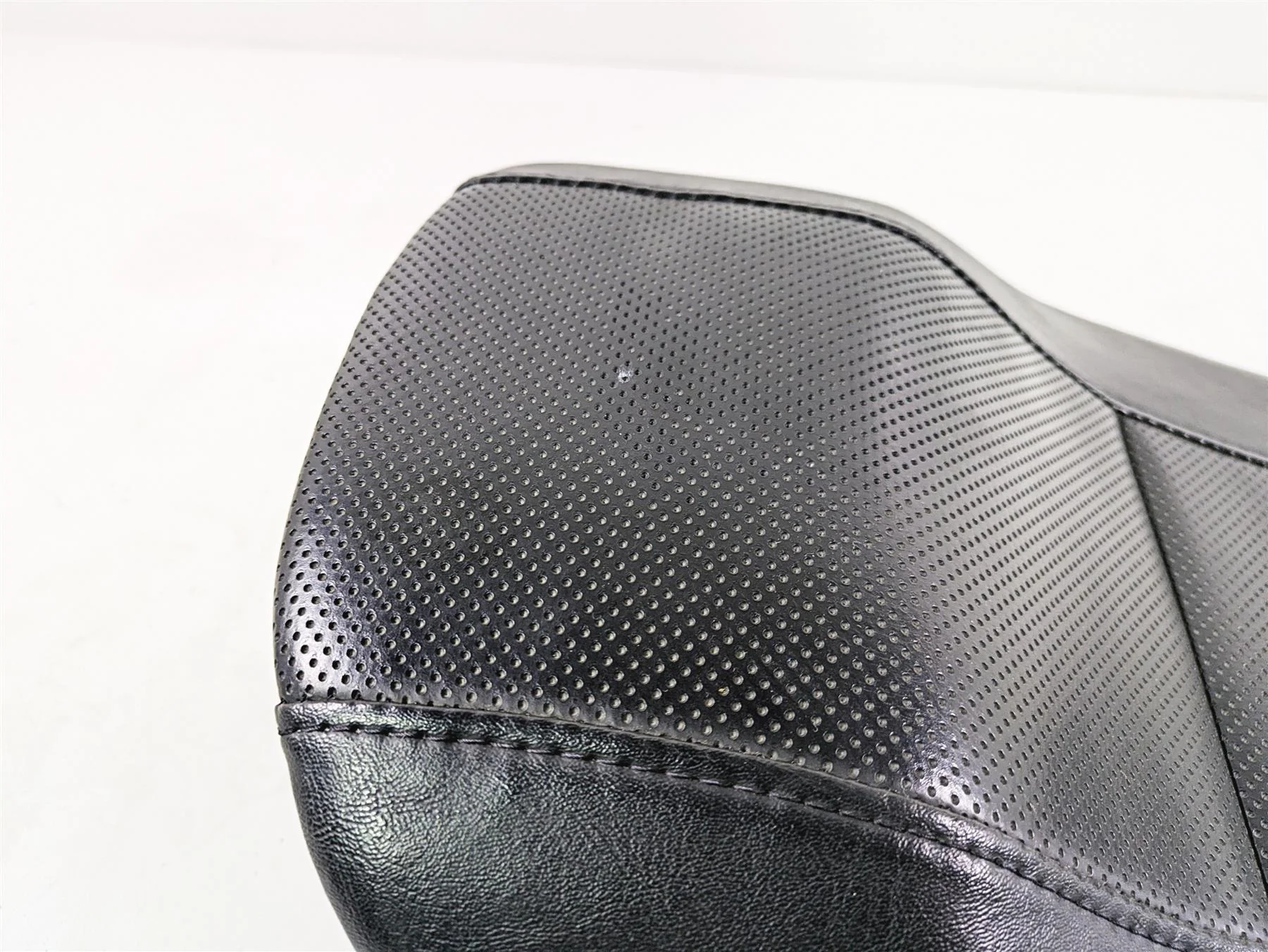 2006 Harley VRSCR Street V-Rod Front Rider Seat Saddle 52415-06 - Image 7
