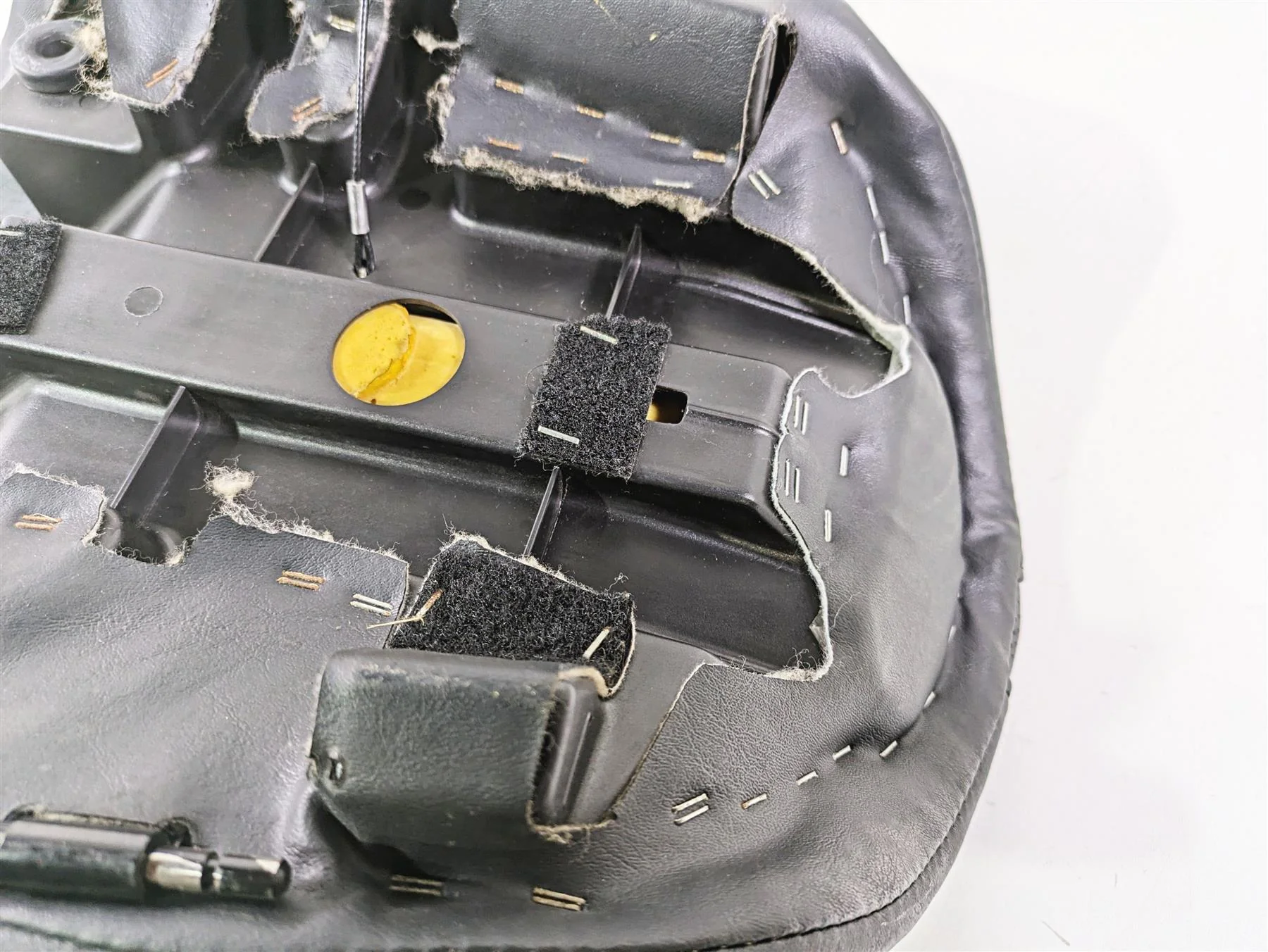 2006 Harley VRSCR Street V-Rod Front Rider Seat Saddle 52415-06 - Image 9