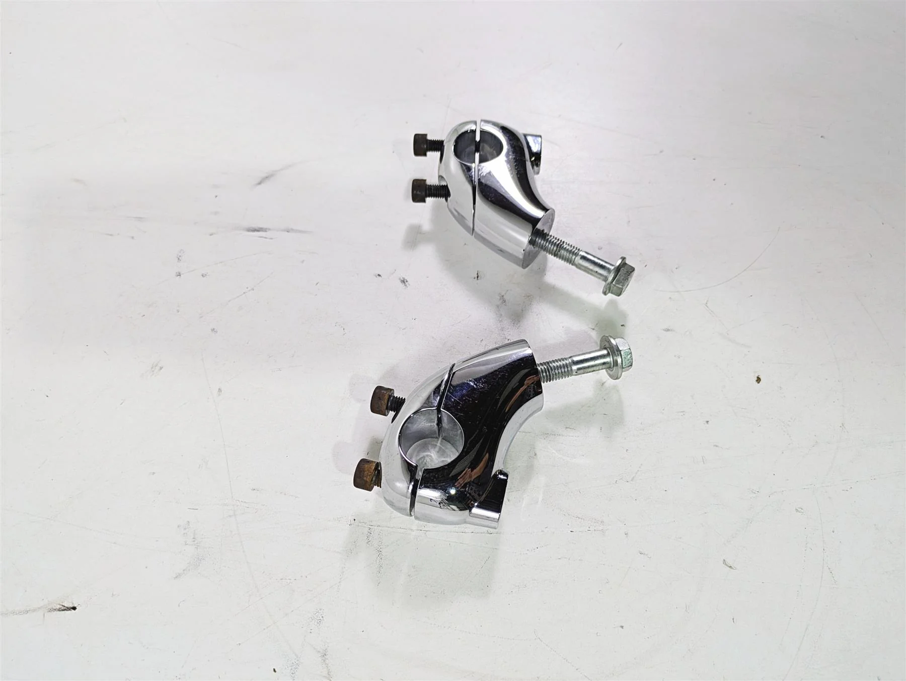 2006 Harley VRSCR Street V-Rod Handlebar Riser Mount Set  55945-06 55995-06 - Image 2