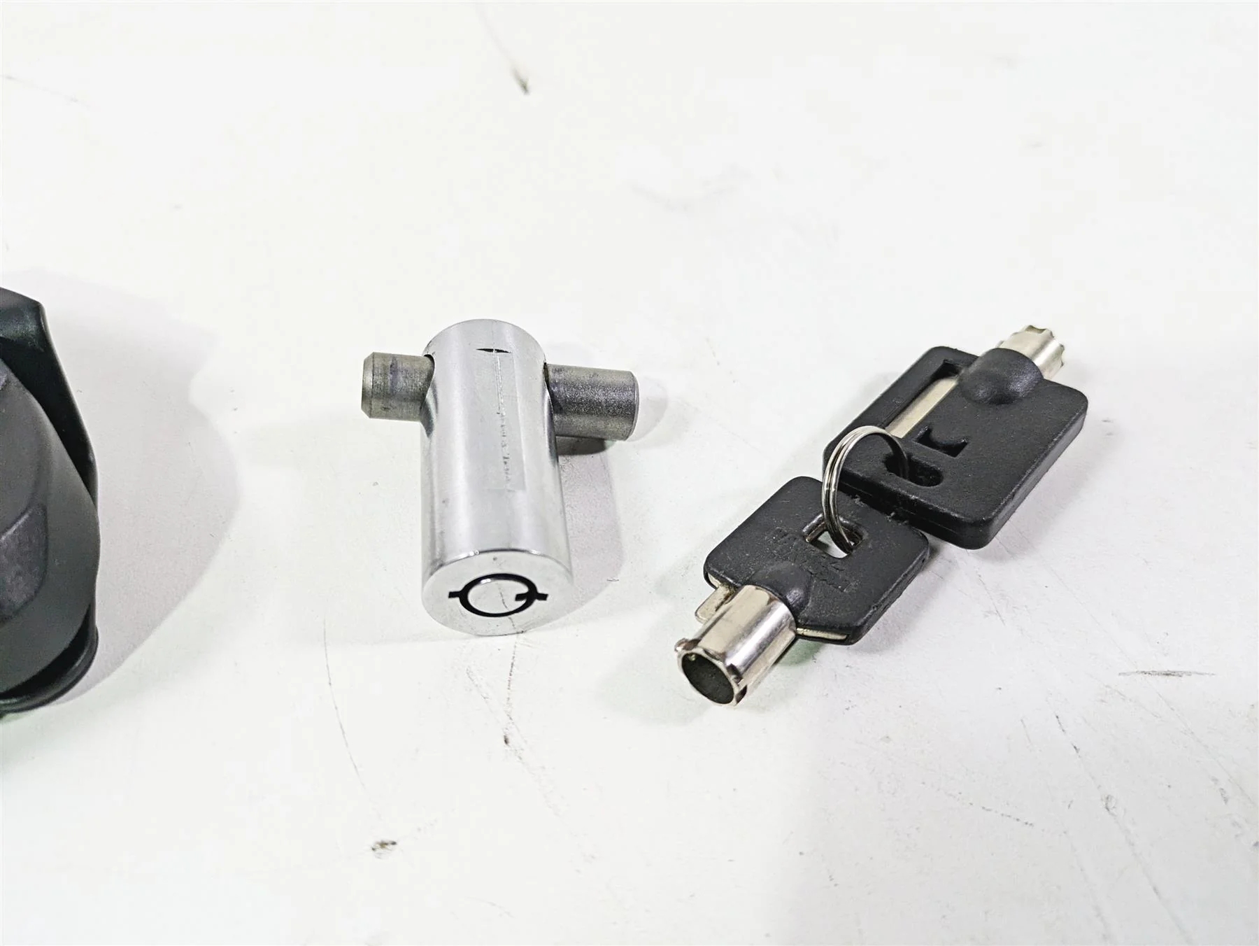 2006 Harley VRSCR Street V-Rod Ignition Switch Key Lock Set 71404-06 - Image 5