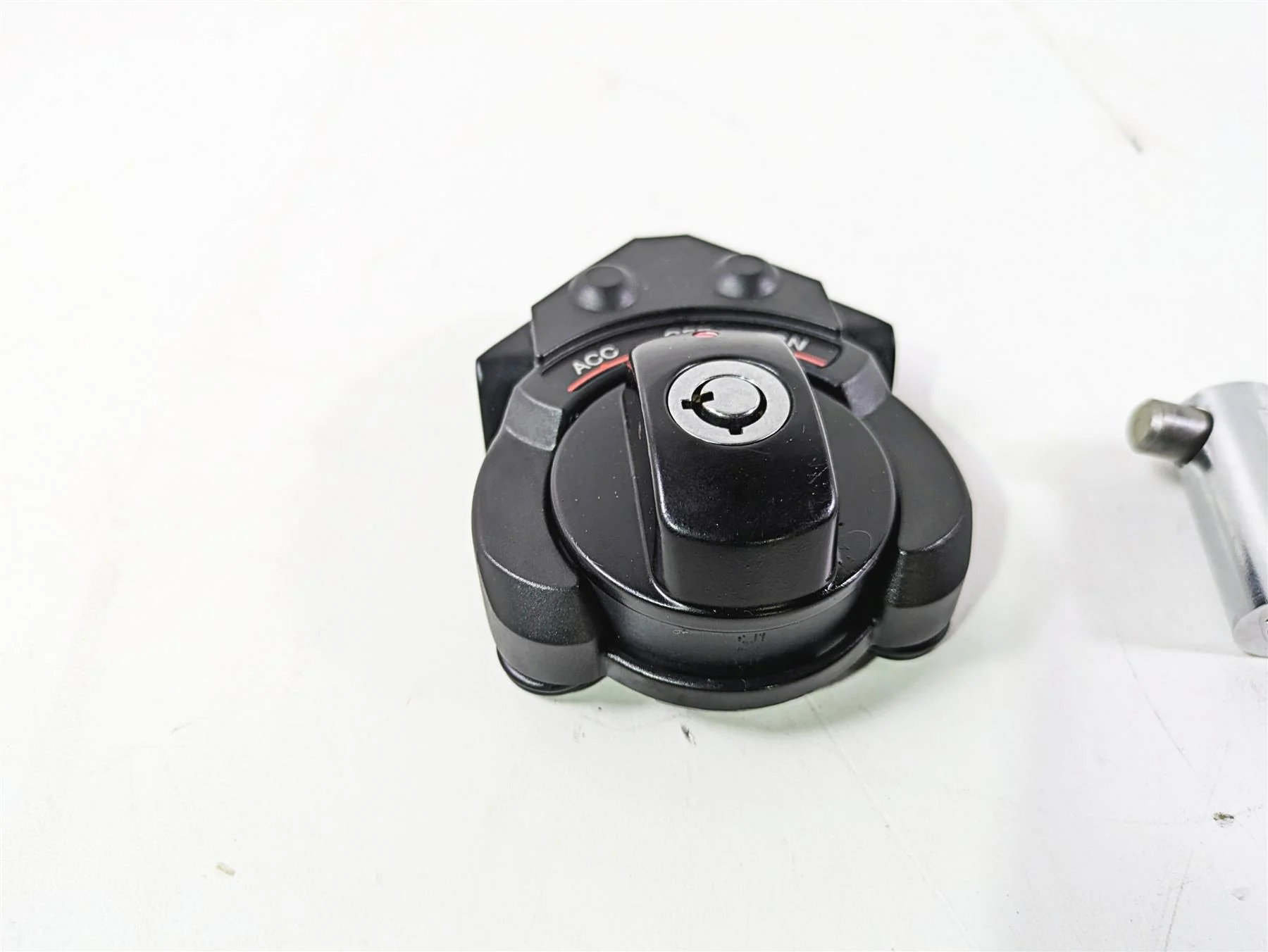 2006 Harley VRSCR Street V-Rod Ignition Switch Key Lock Set 71404-06 - Image 6