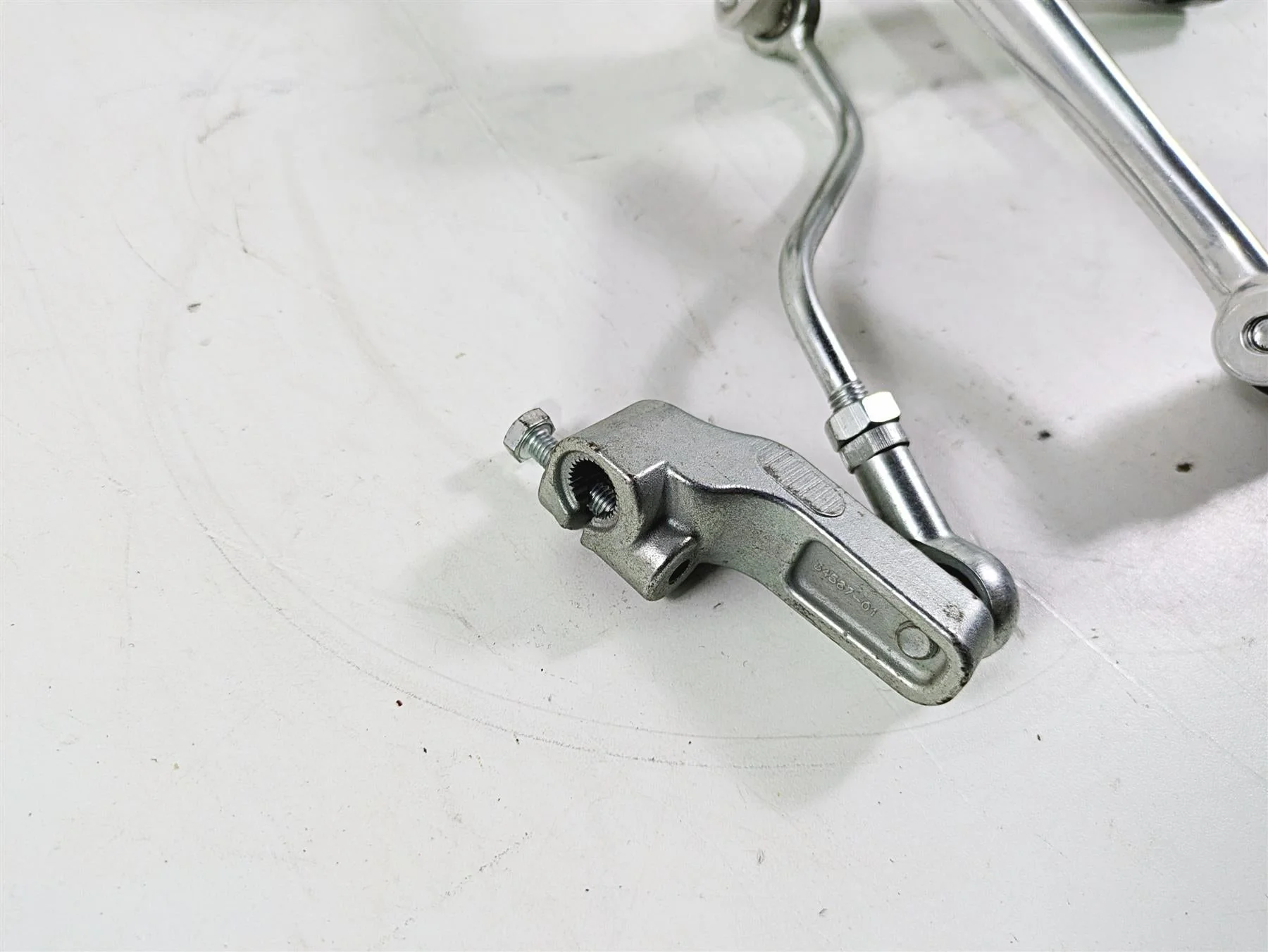 2006 Harley VRSCR Street V-Rod Left Front Footpeg & Shifter Parts 51090-06 - Image 3