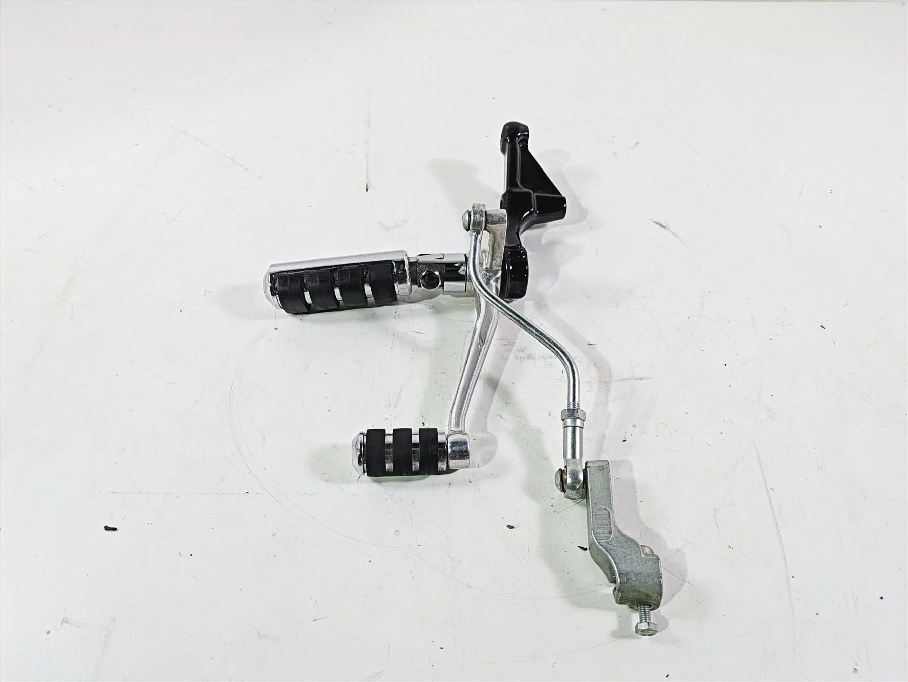 2006 Harley VRSCR Street V-Rod Left Front Footpeg & Shifter Parts 51090-06 - Image 6