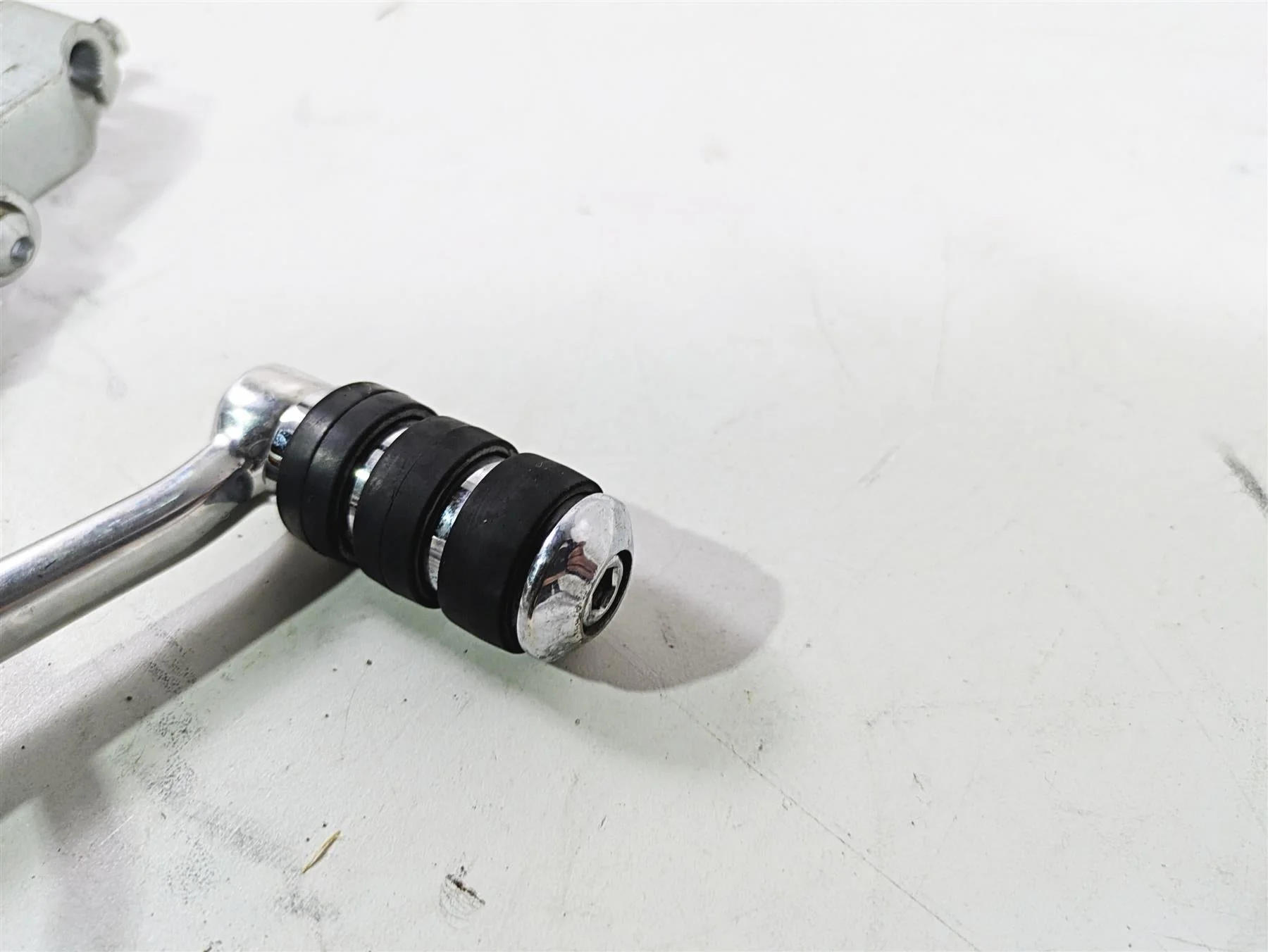 2006 Harley VRSCR Street V-Rod Left Front Footpeg & Shifter Parts 51090-06 - Image 7