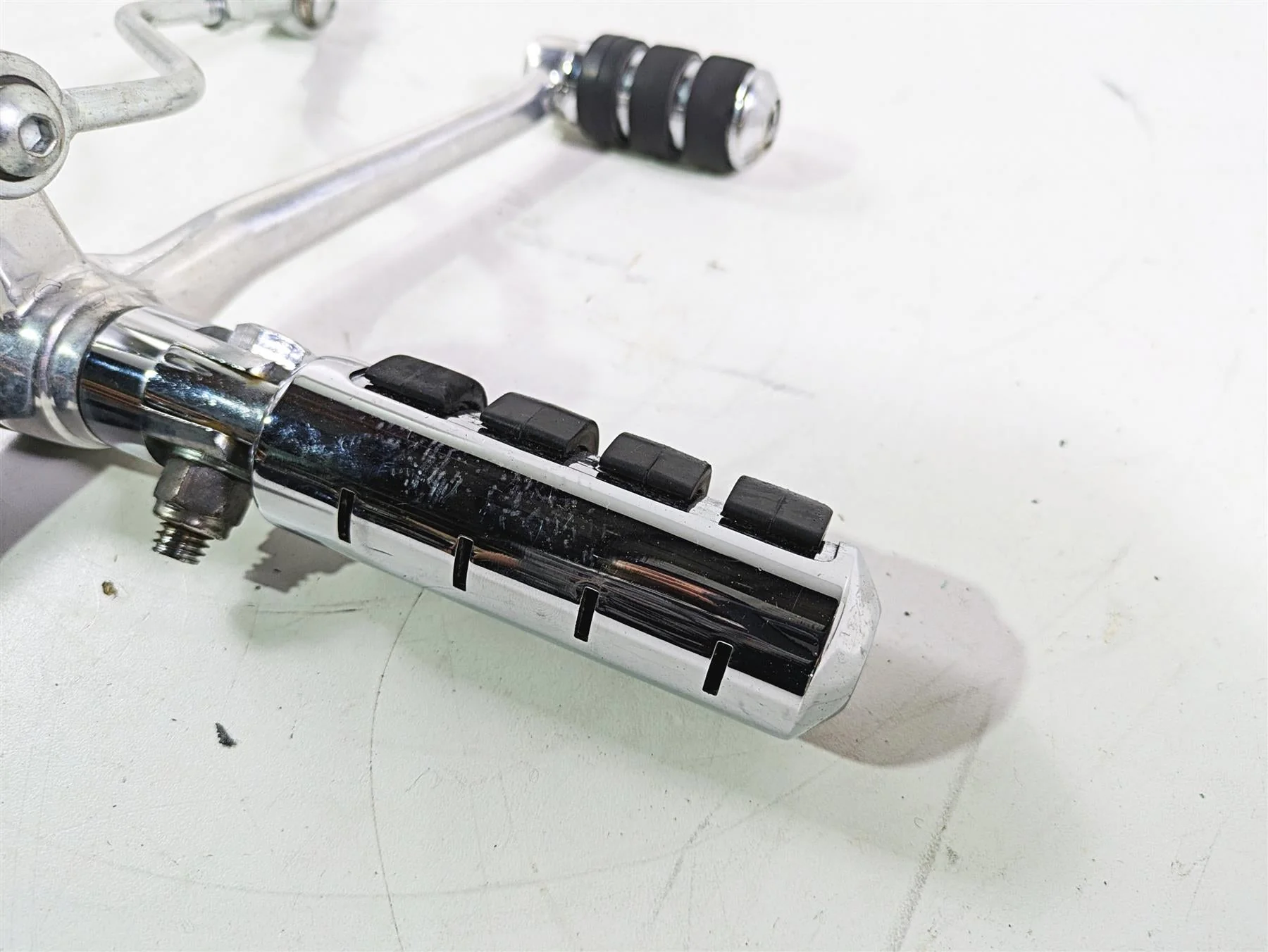 2006 Harley VRSCR Street V-Rod Left Front Footpeg & Shifter Parts 51090-06 - Image 8