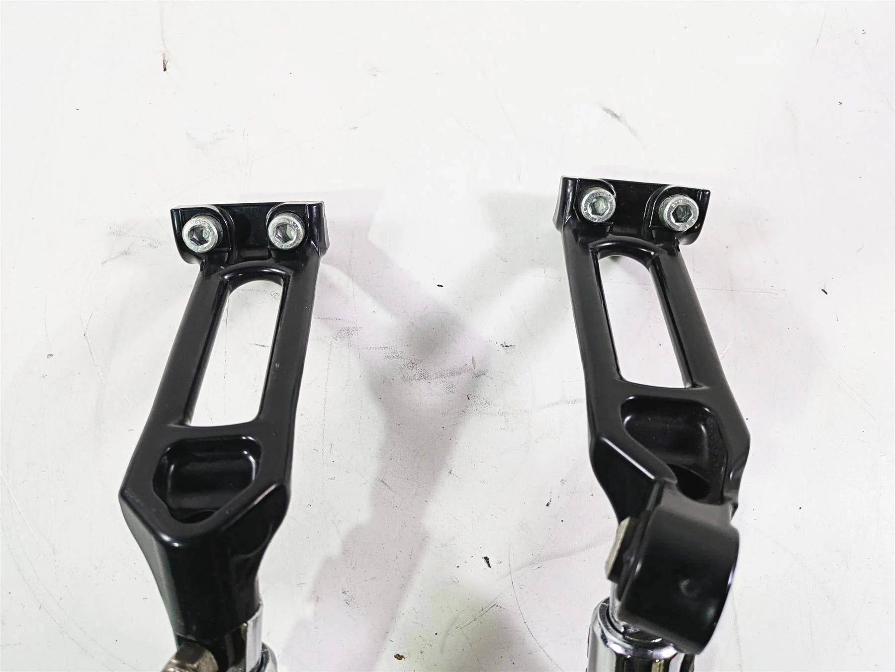 2006 Harley VRSCR Street V-Rod Passenger Footpeg Rest Set R 51087-06 L 51088-06 - Image 11