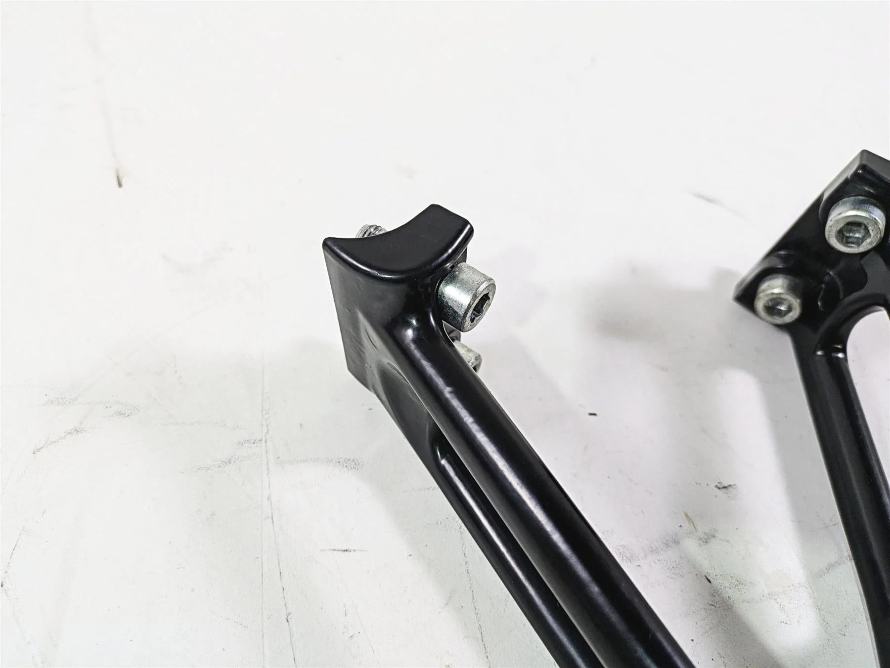 2006 Harley VRSCR Street V-Rod Passenger Footpeg Rest Set R 51087-06 L 51088-06 - Image 8