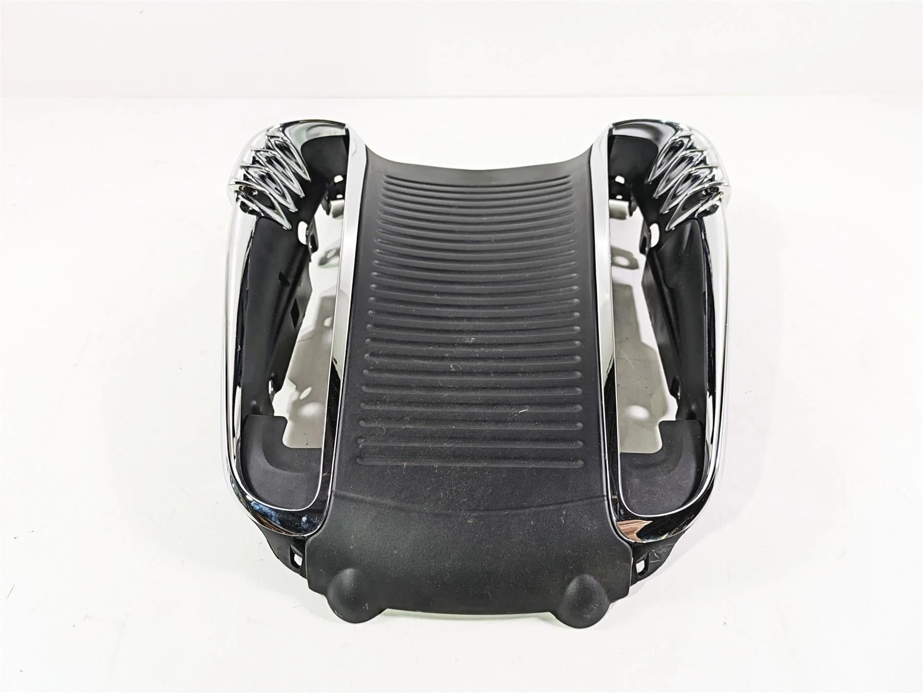 2006 Harley VRSCR Street V-Rod Radiator Center Cover Fairing 26788-01 - Image 4