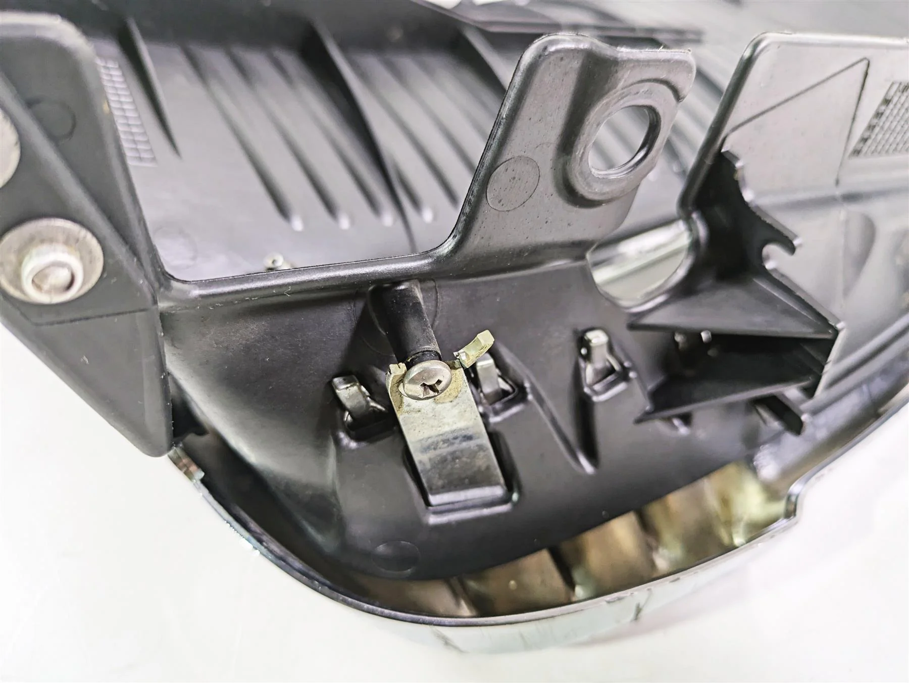 2006 Harley VRSCR Street V-Rod Radiator Center Cover Fairing 26788-01 - Image 7