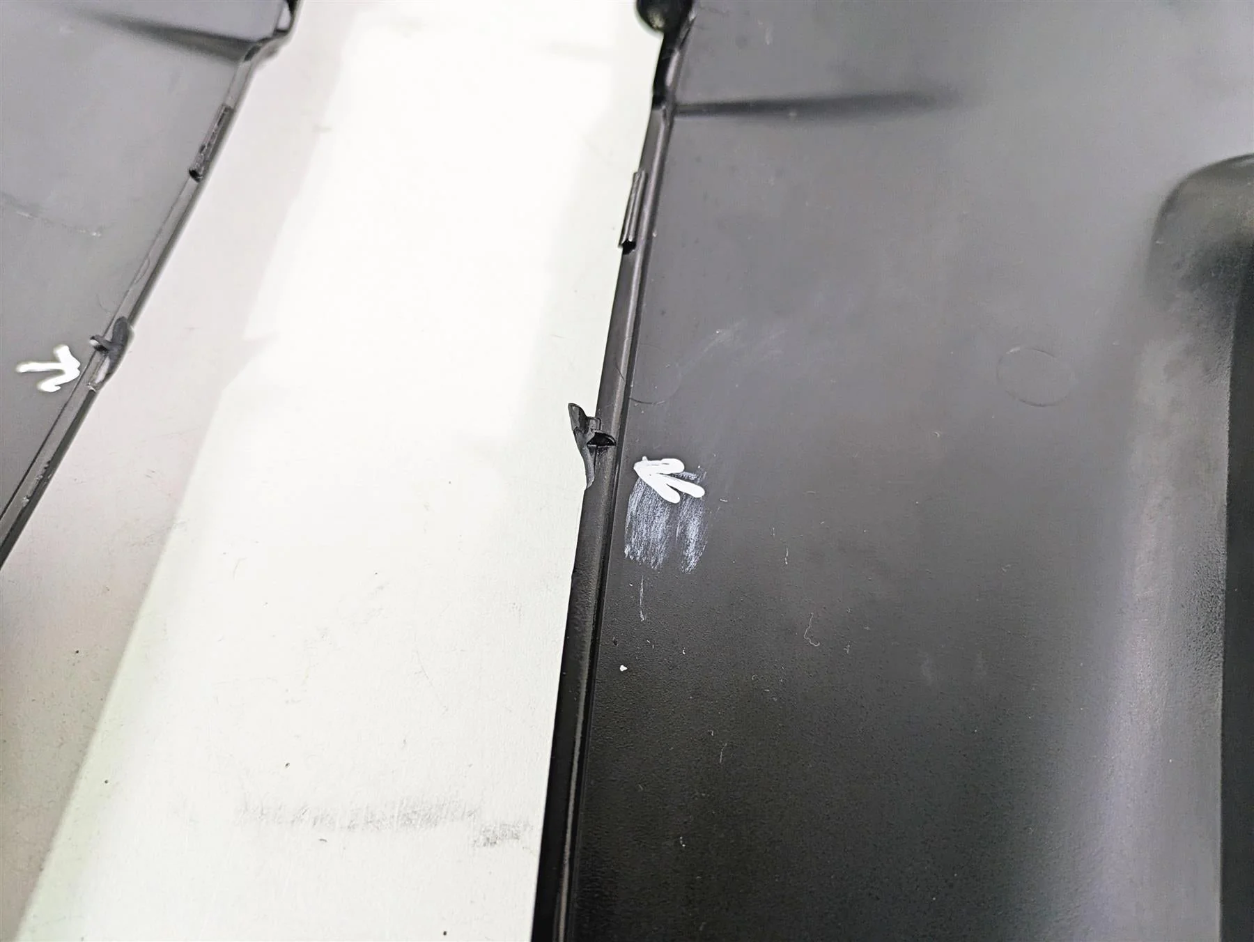 2006 Harley VRSCR Street V-Rod Radiator Side Cover Fairing Set 66166-06 66167-06 - Image 9