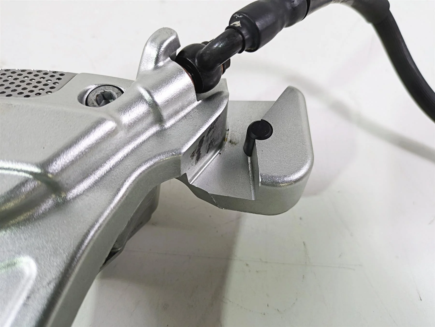 2006 Harley VRSCR Street V-Rod Rear Brake Caliper Silver 44557-06A - Image 7