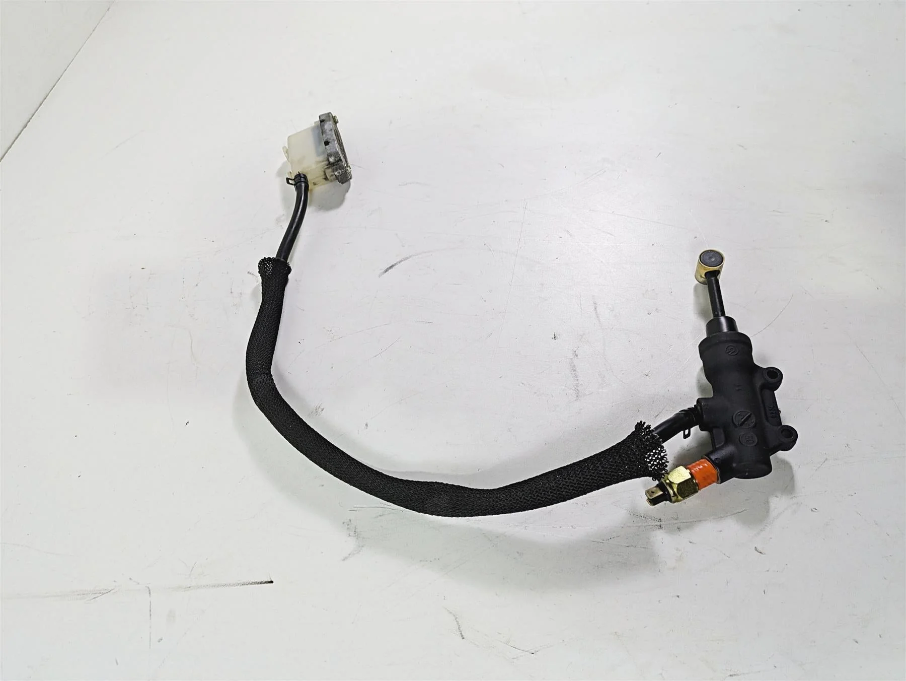 2006 Harley VRSCR Street V-Rod Rear Brake Master Cylinder 44571-06C - Image 2