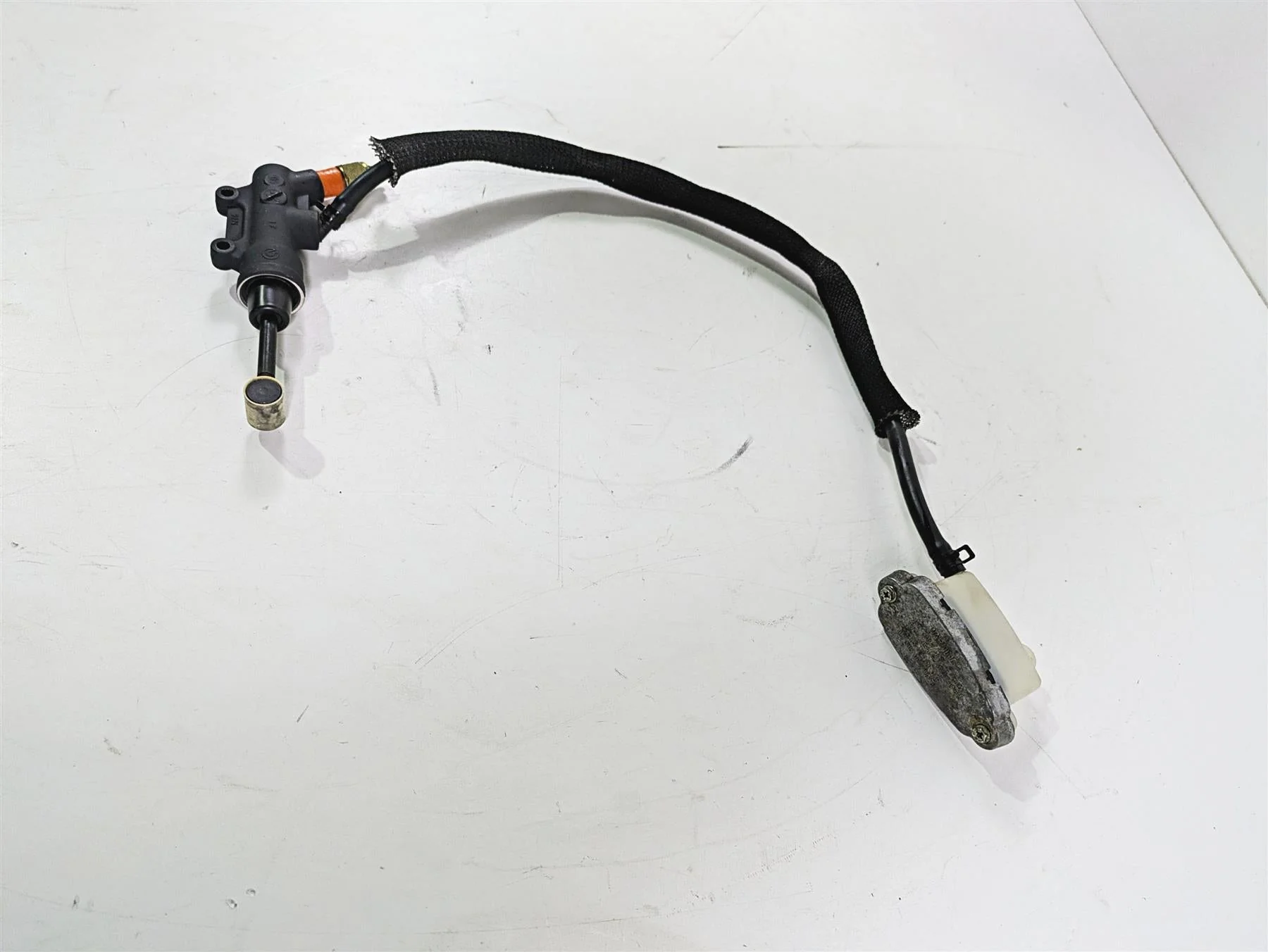 2006 Harley VRSCR Street V-Rod Rear Brake Master Cylinder 44571-06C - Image 3