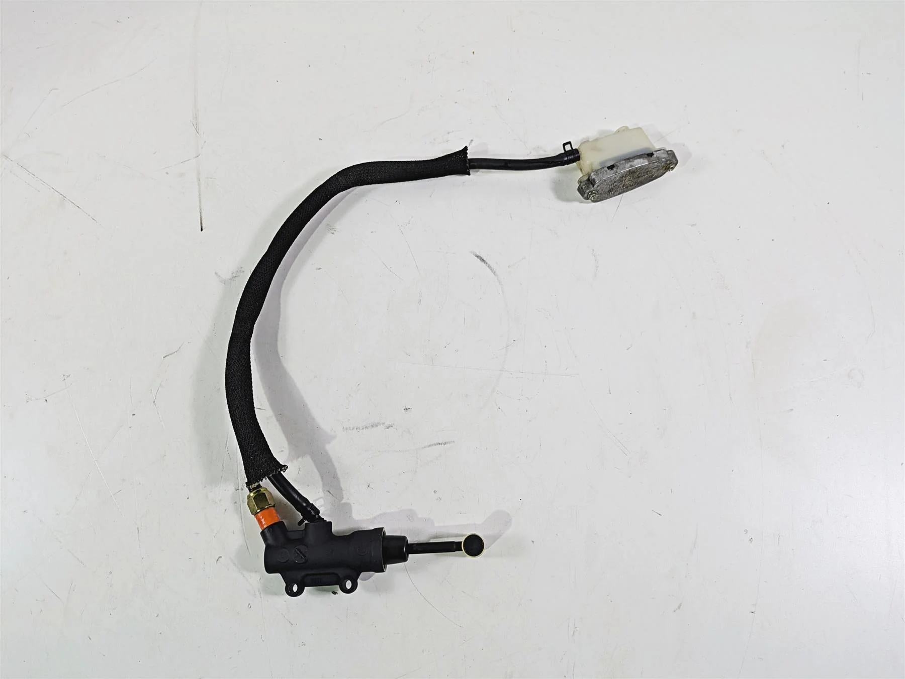 2006 Harley VRSCR Street V-Rod Rear Brake Master Cylinder 44571-06C - Image 4